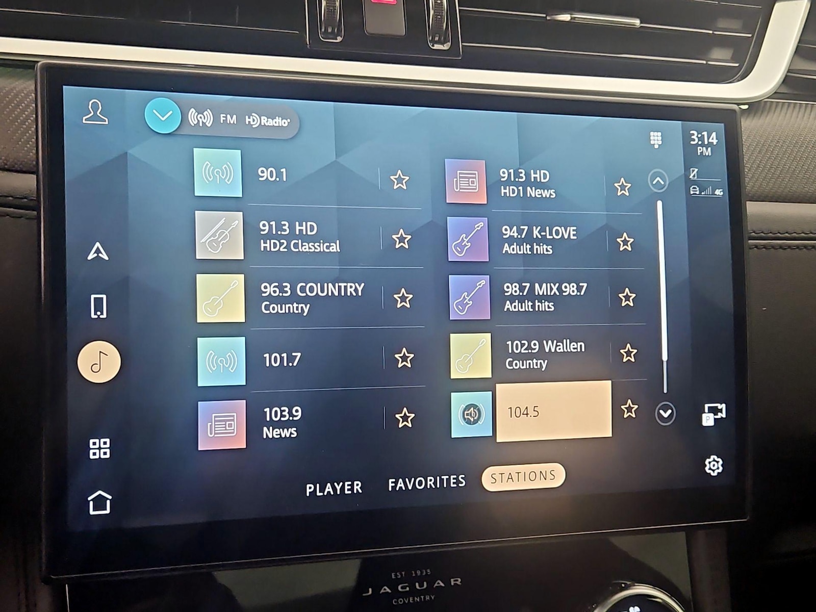 2022 Jaguar F-Pace SVR - Photo 17