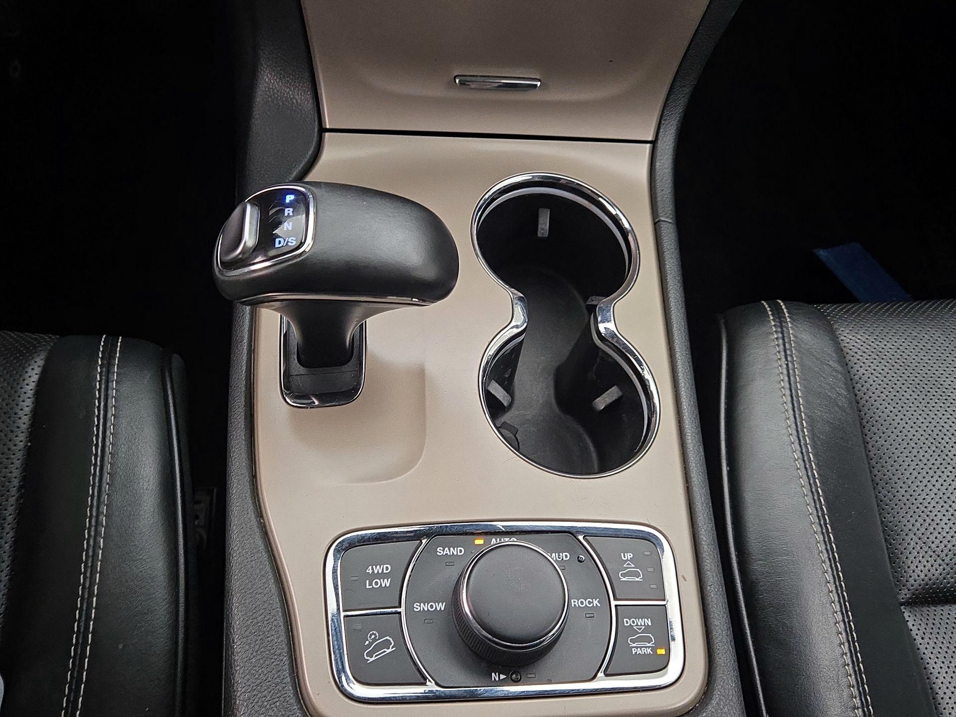 Thumbnail: 2015 Jeep Grand Cherokee - 18