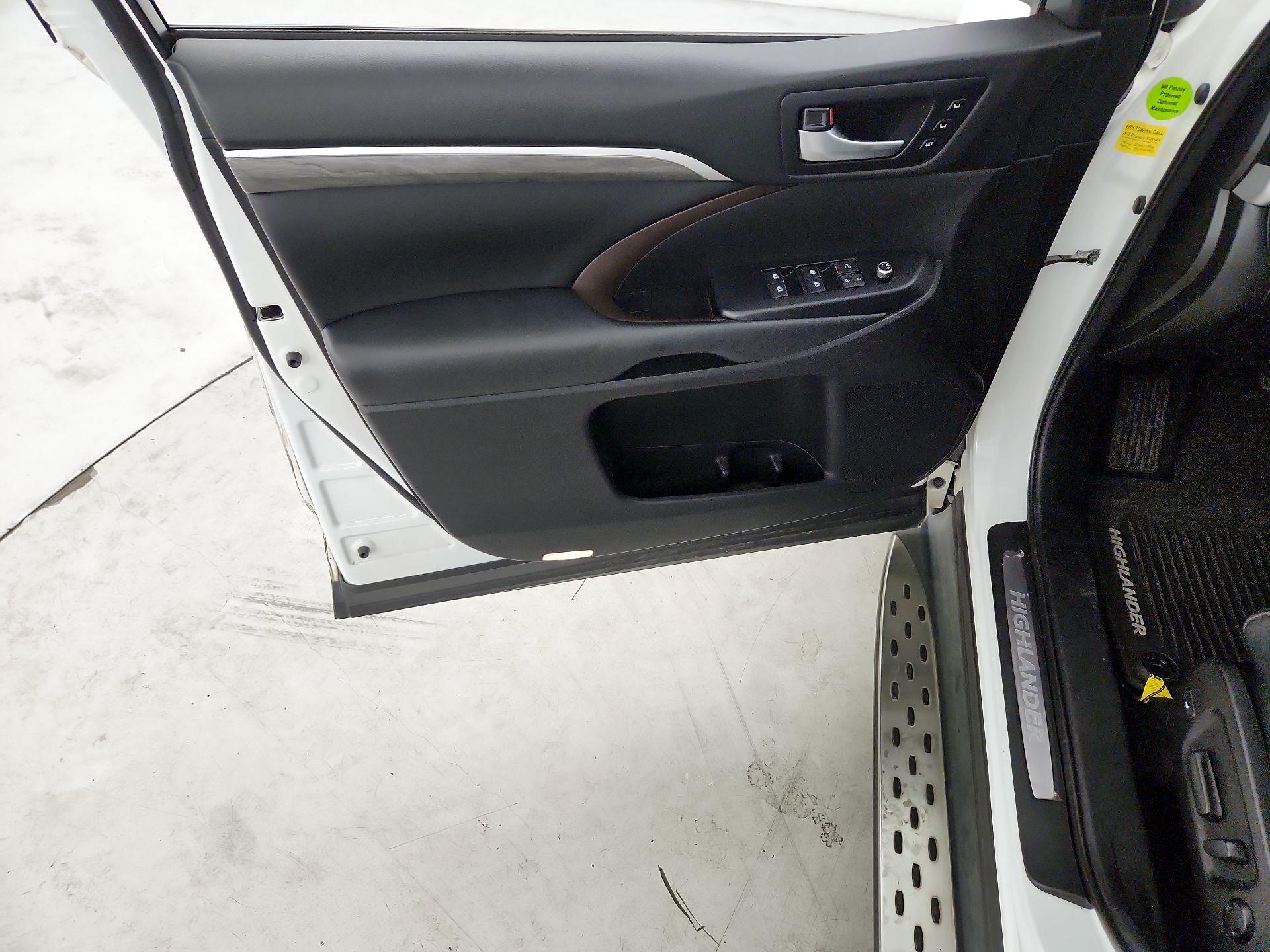 Thumbnail: 2018 Toyota Highlander - 12