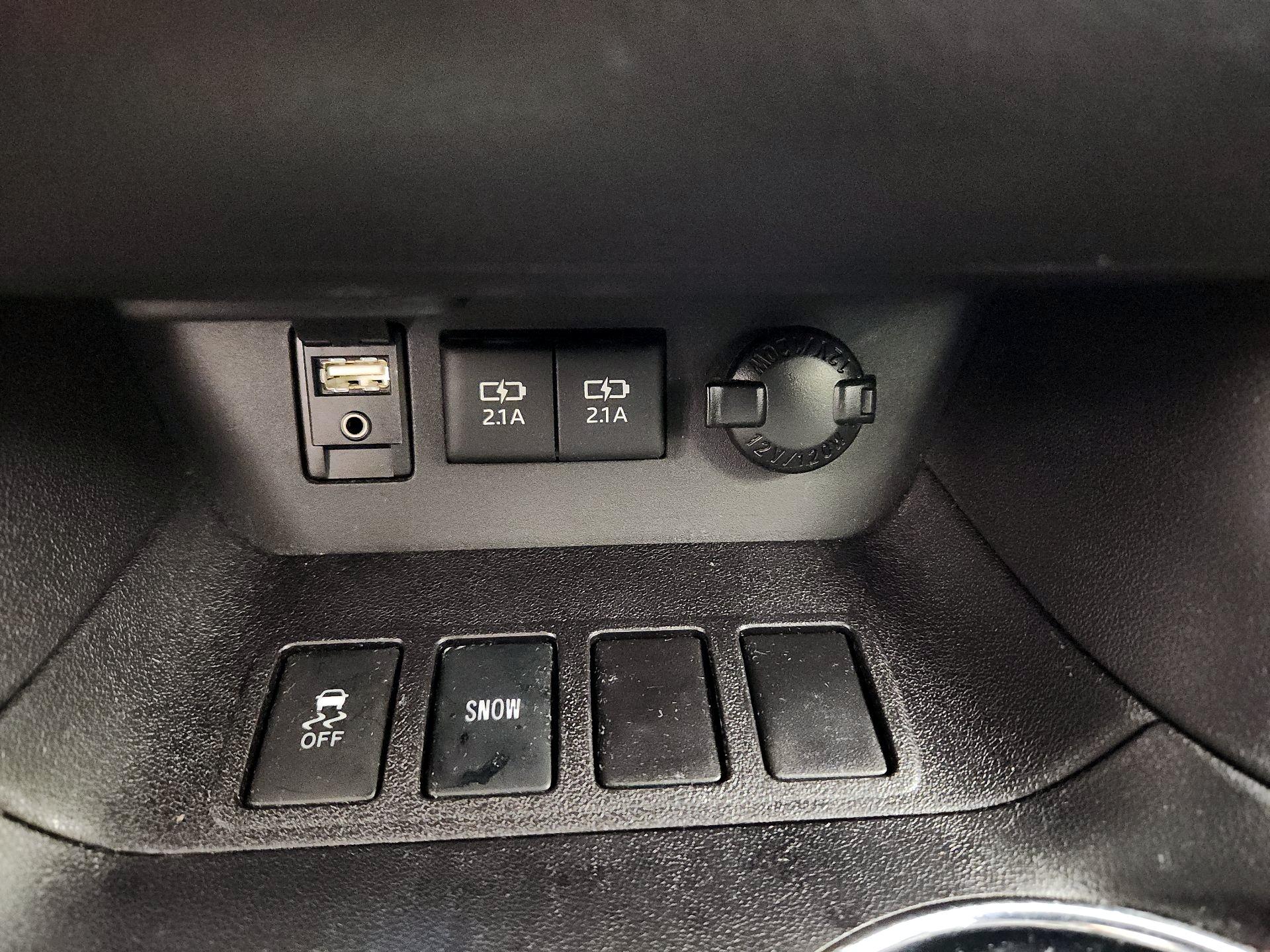 Thumbnail: 2018 Toyota Highlander - 18