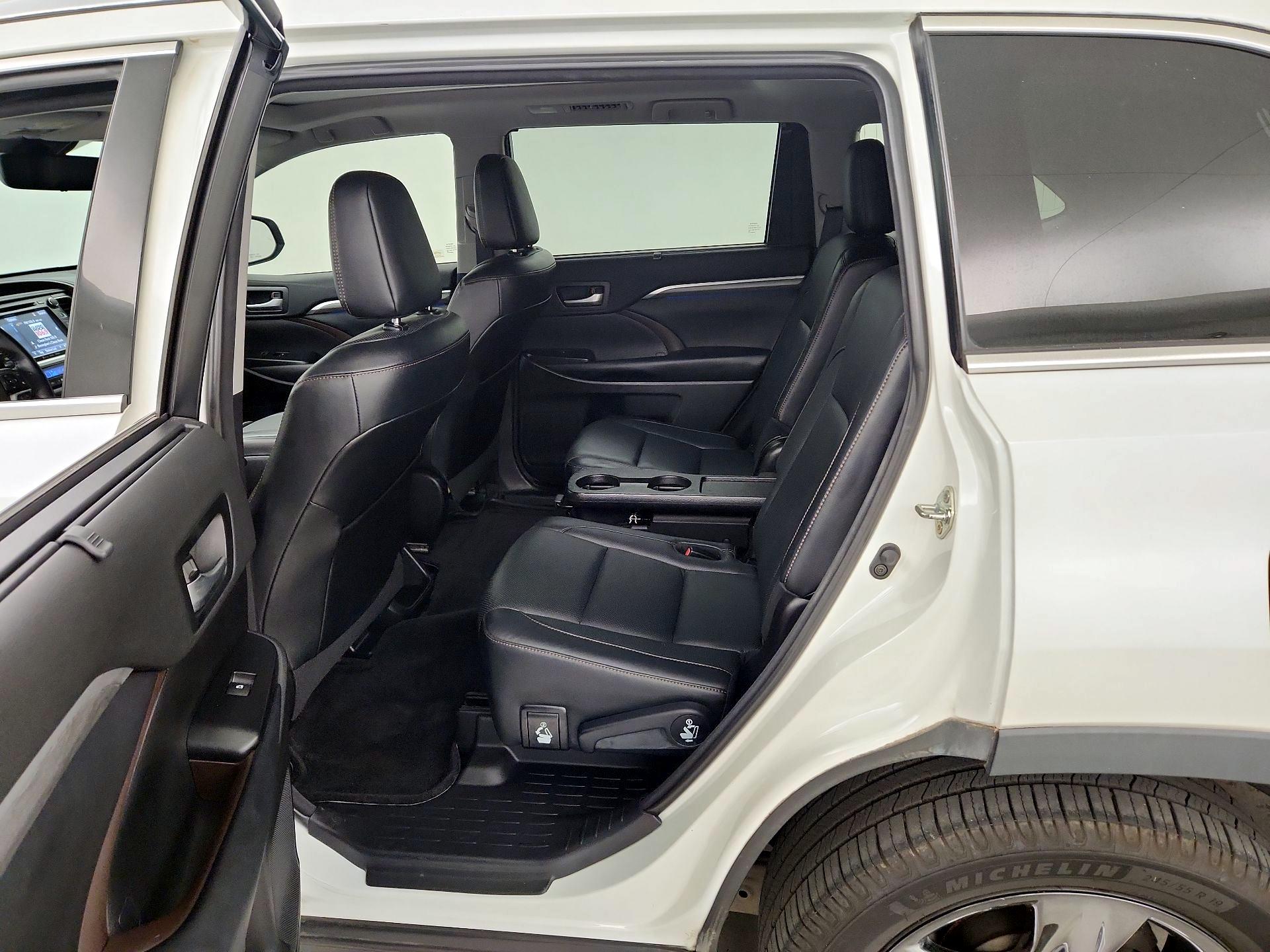 Thumbnail: 2018 Toyota Highlander - 20