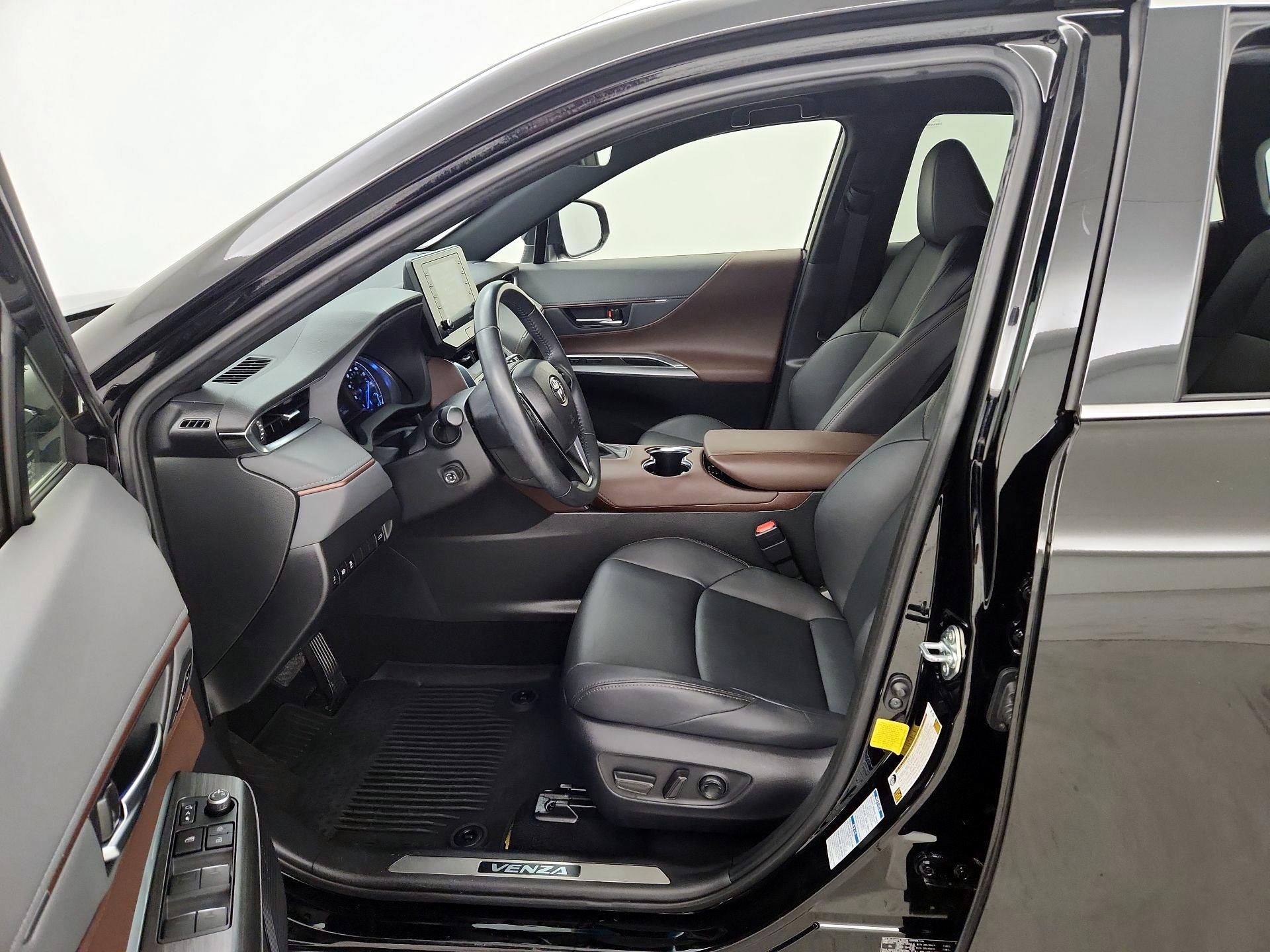 Thumbnail: 2022 Toyota Venza - 11