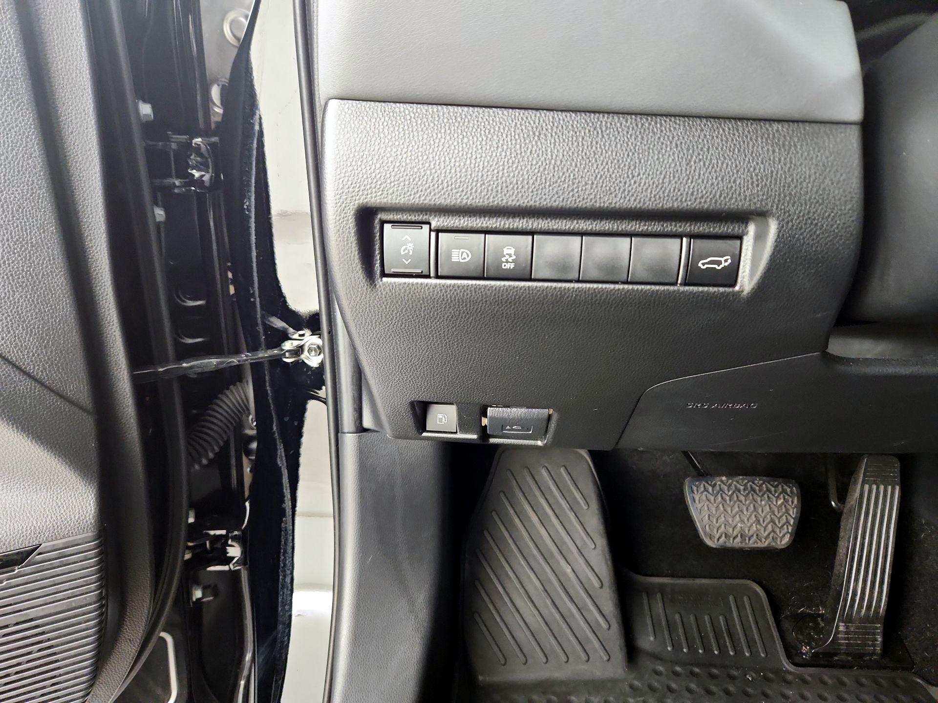 Thumbnail: 2022 Toyota Venza - 13