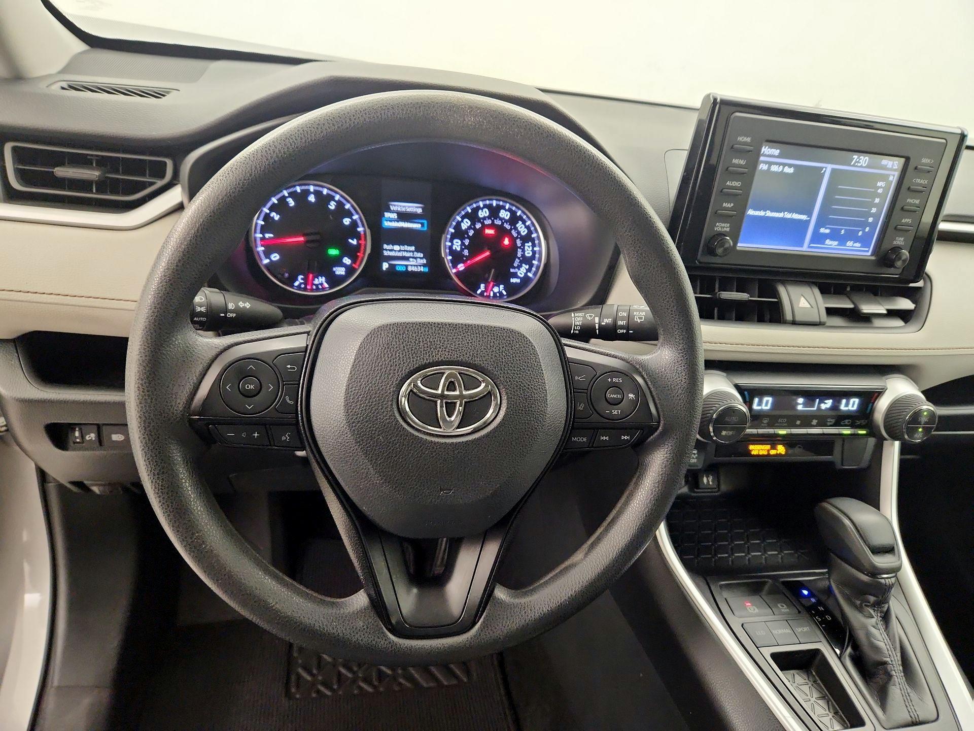 Thumbnail: 2019 Toyota RAV4 - 10