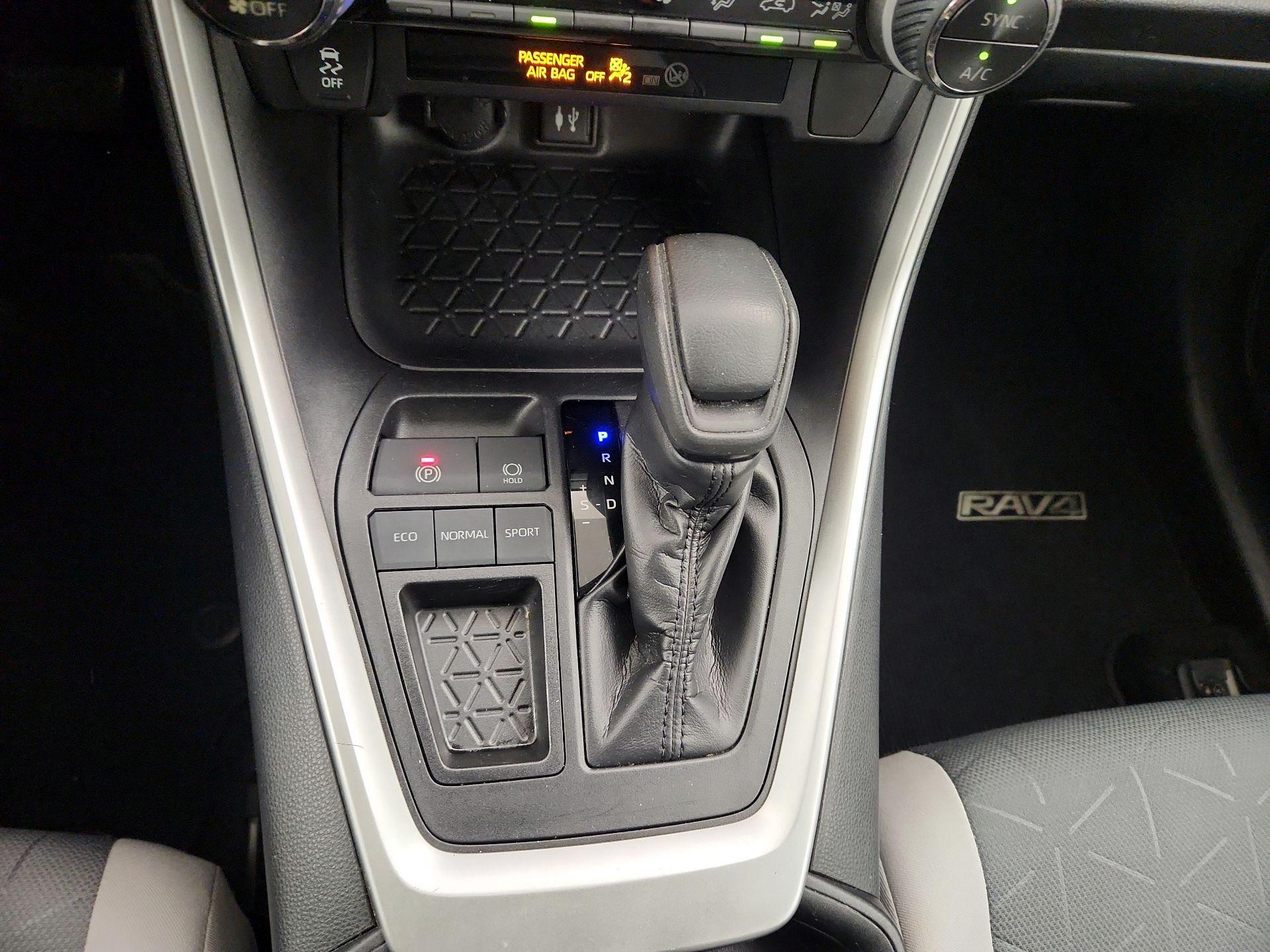 Thumbnail: 2019 Toyota RAV4 - 17