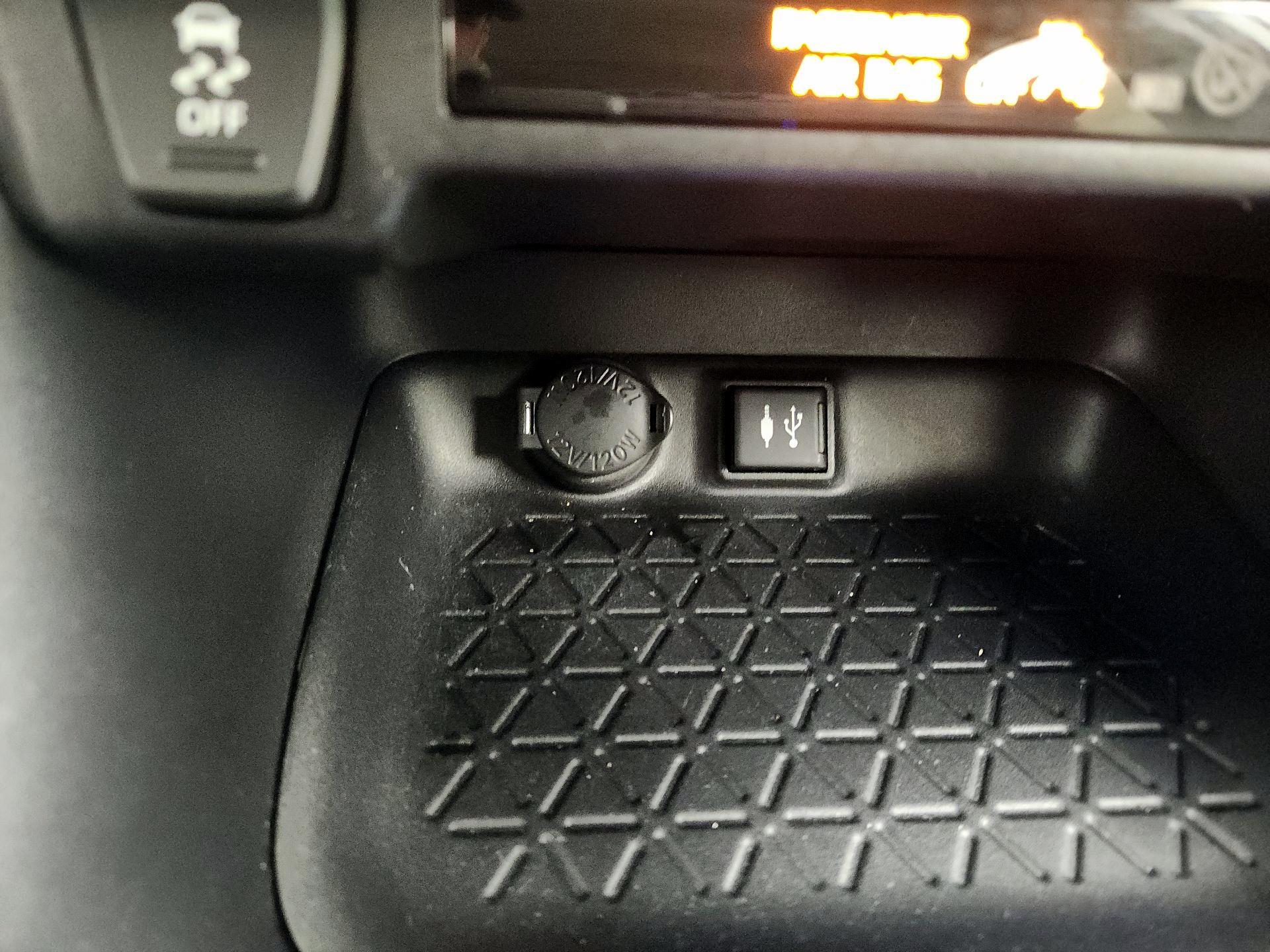 Thumbnail: 2019 Toyota RAV4 - 18