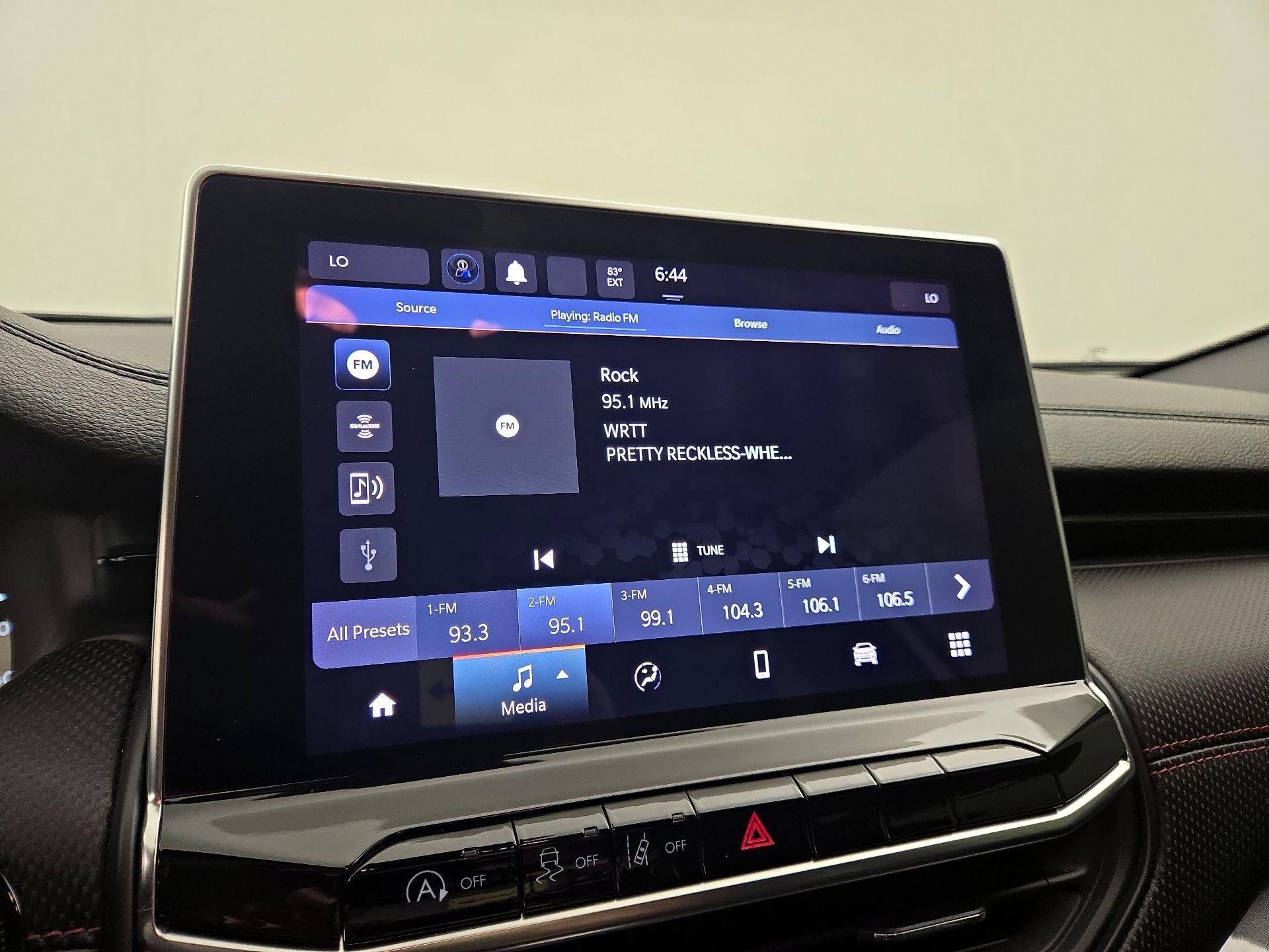 Thumbnail: 2023 Jeep Compass - 15