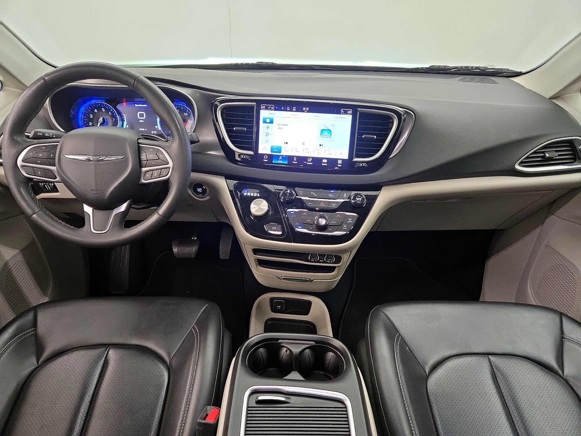 Thumbnail: 2023 Chrysler Pacifica - 9