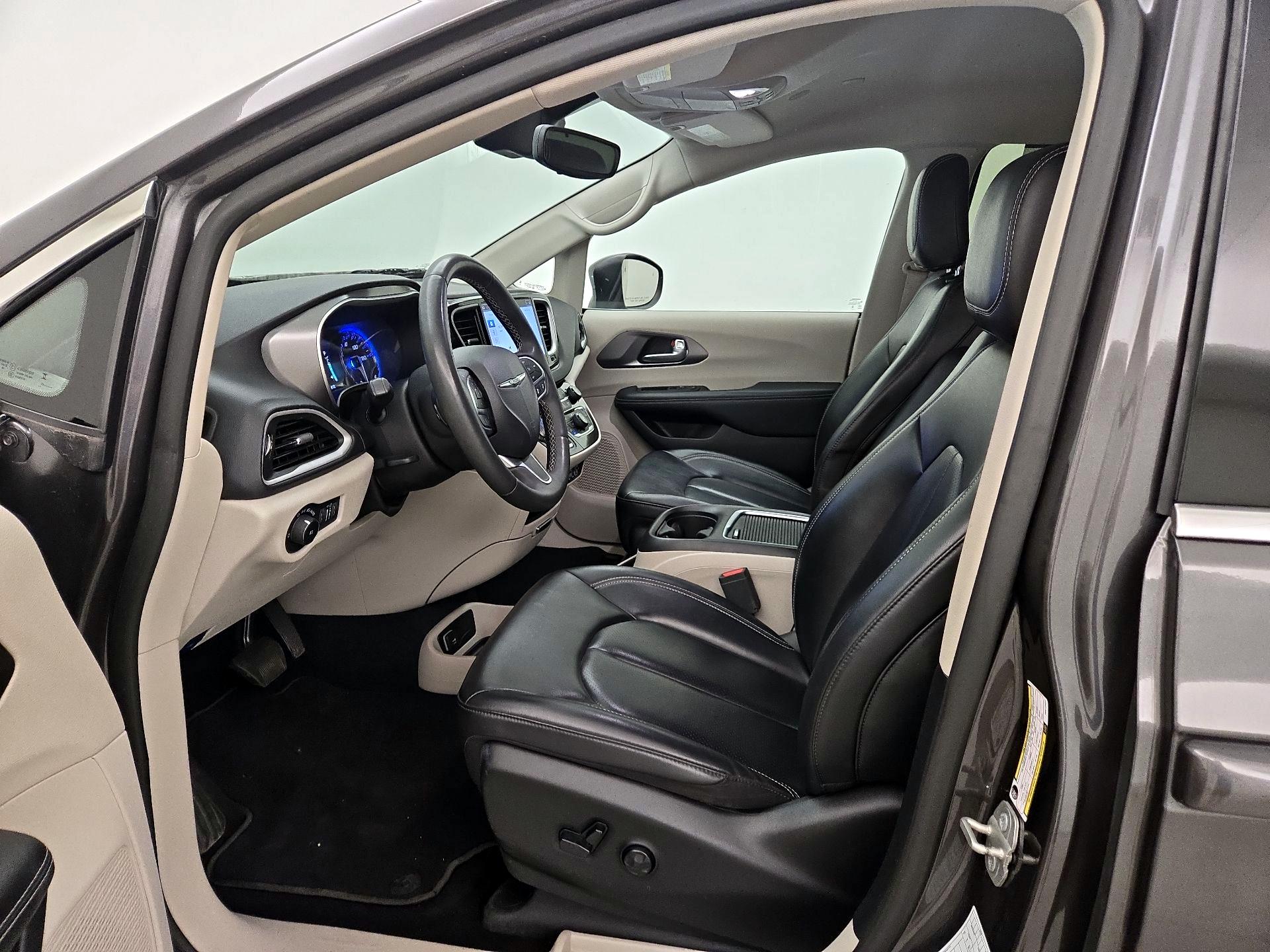 Thumbnail: 2023 Chrysler Pacifica - 11