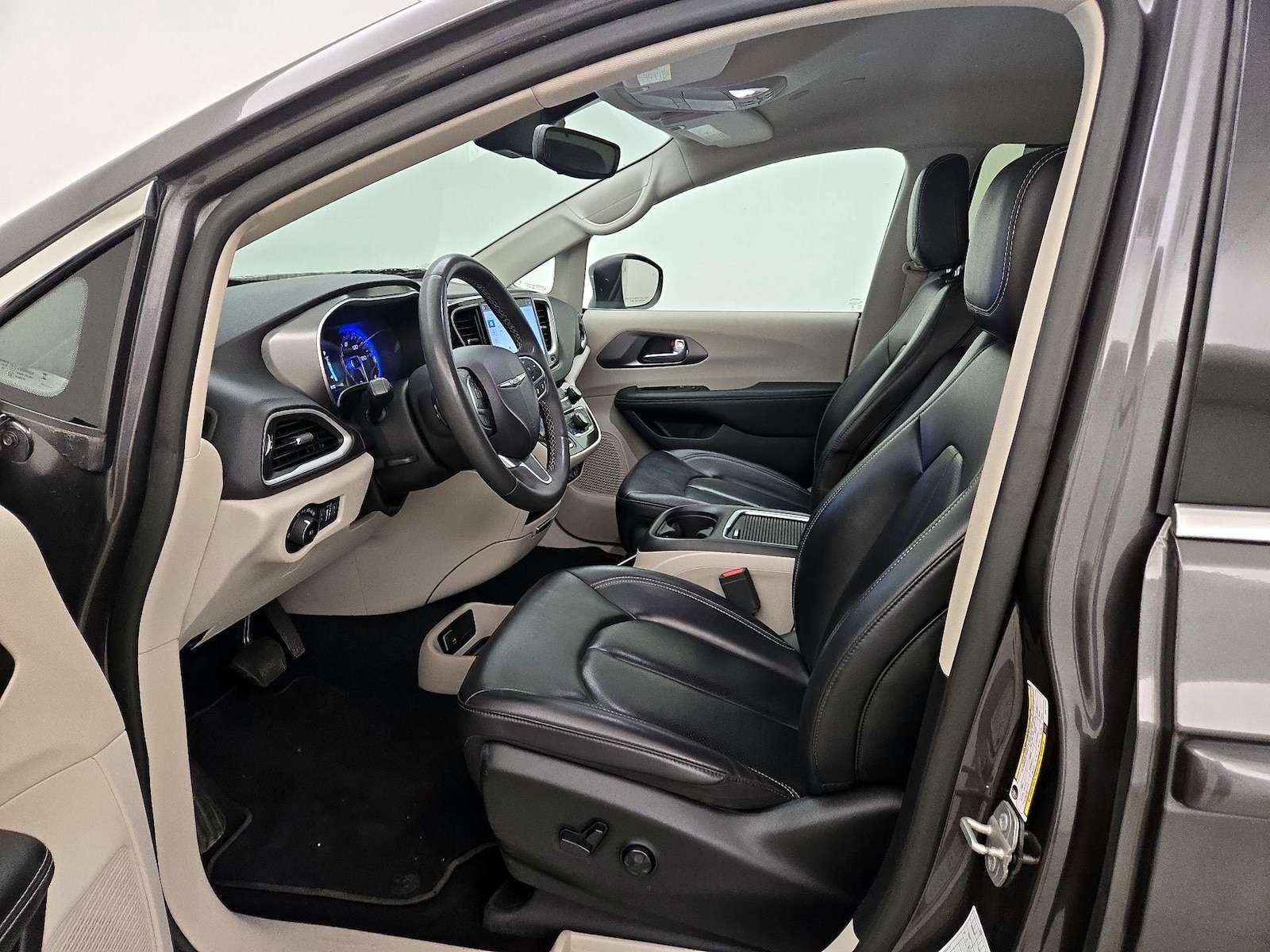 2023 Chrysler Pacifica Touring L - Photo 12