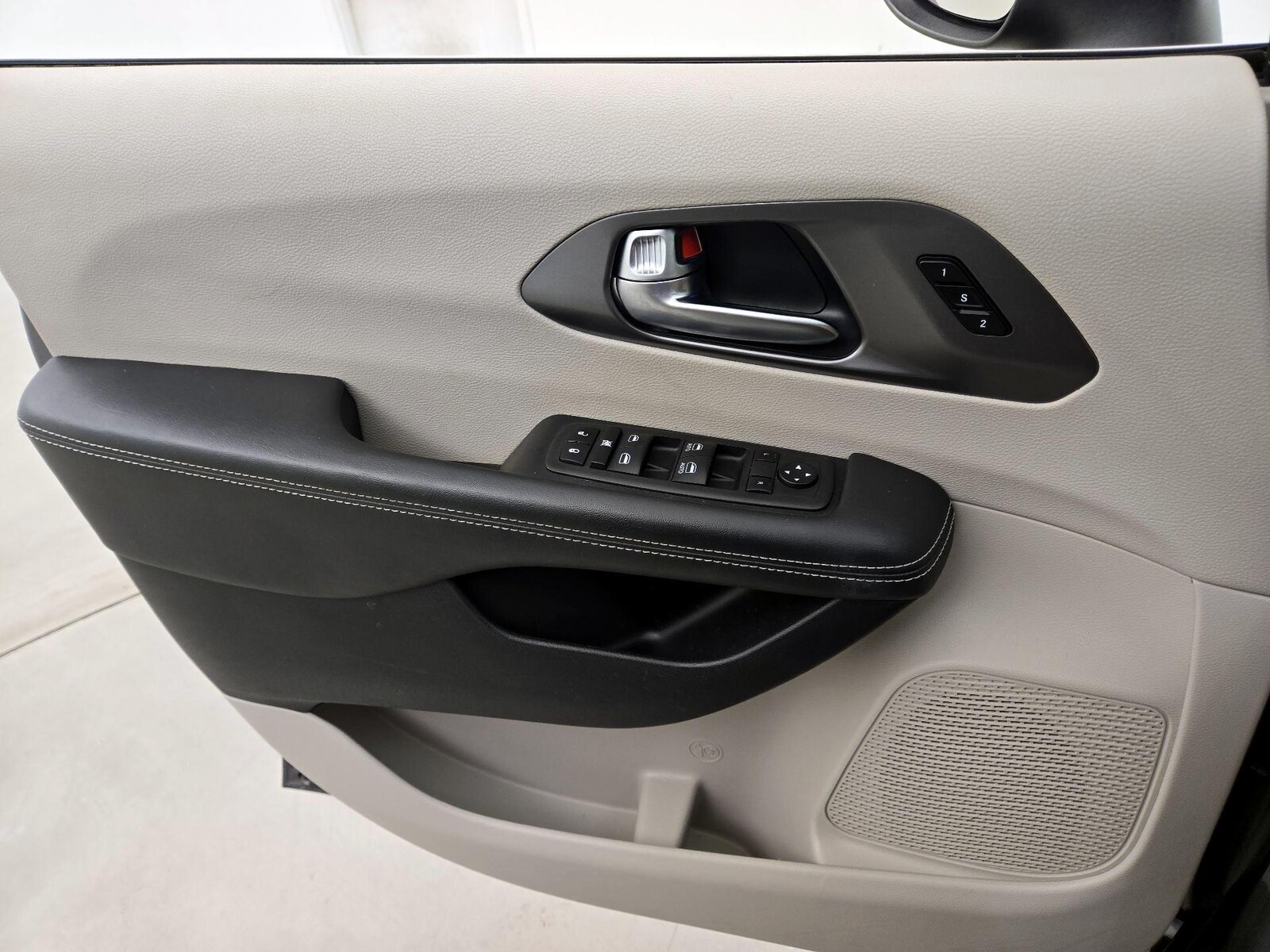 2023 Chrysler Pacifica Touring L - Photo 13