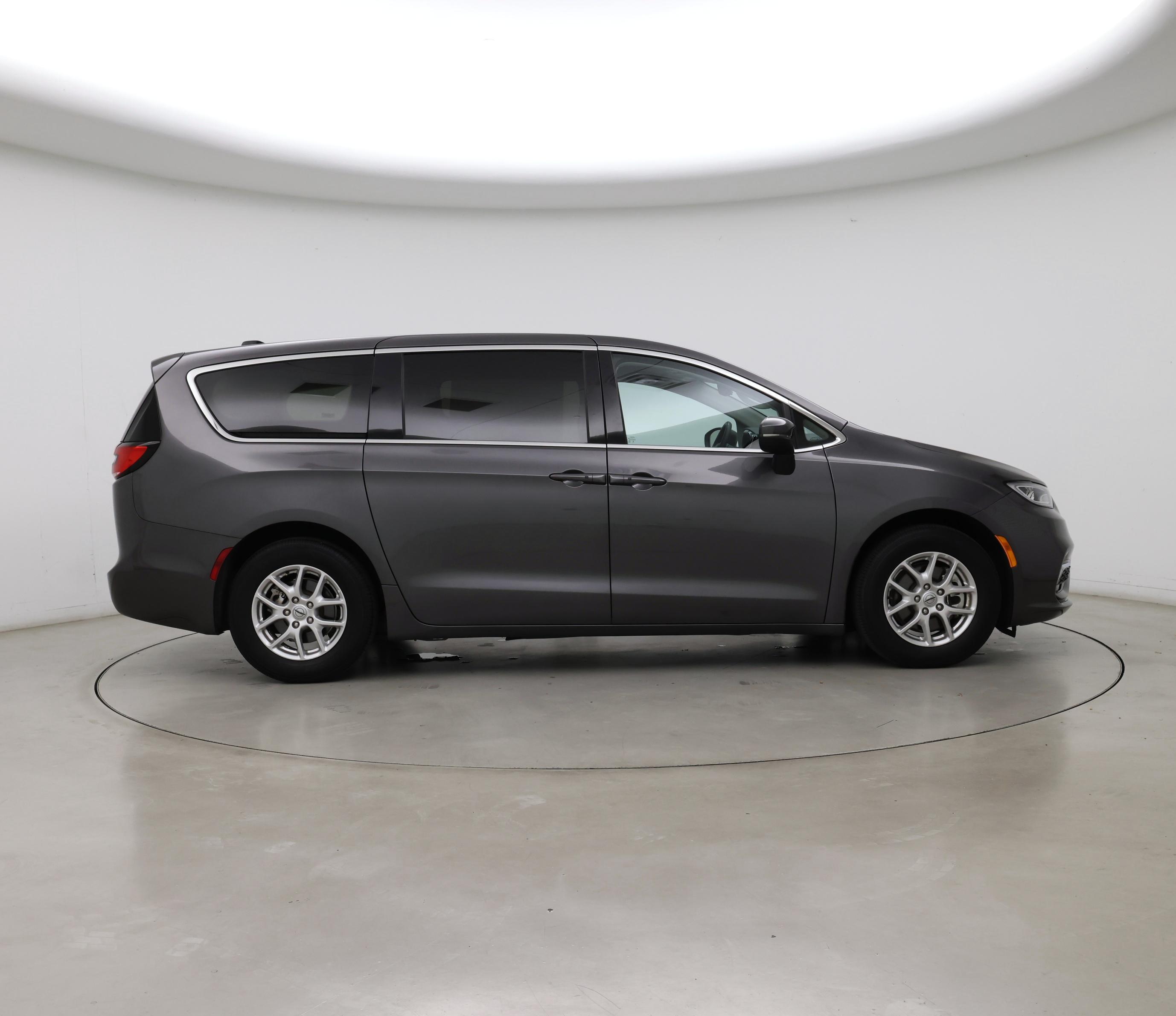 Thumbnail: 2023 Chrysler Pacifica - 7