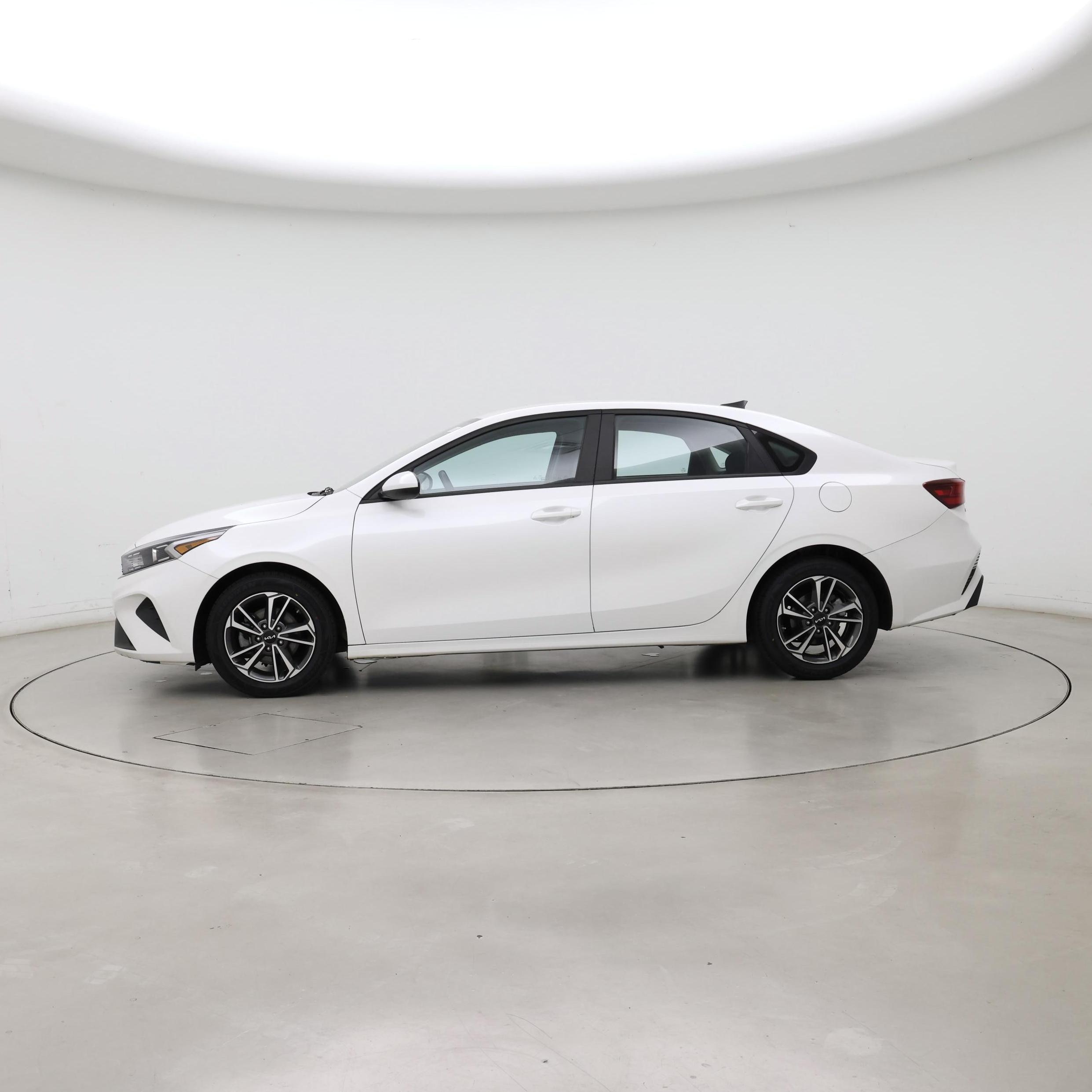 Thumbnail: 2023 Kia Forte - 3