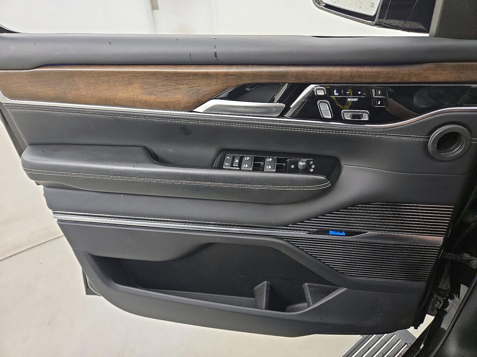 2023 Jeep Grand Wagoneer Series II - Photo 13