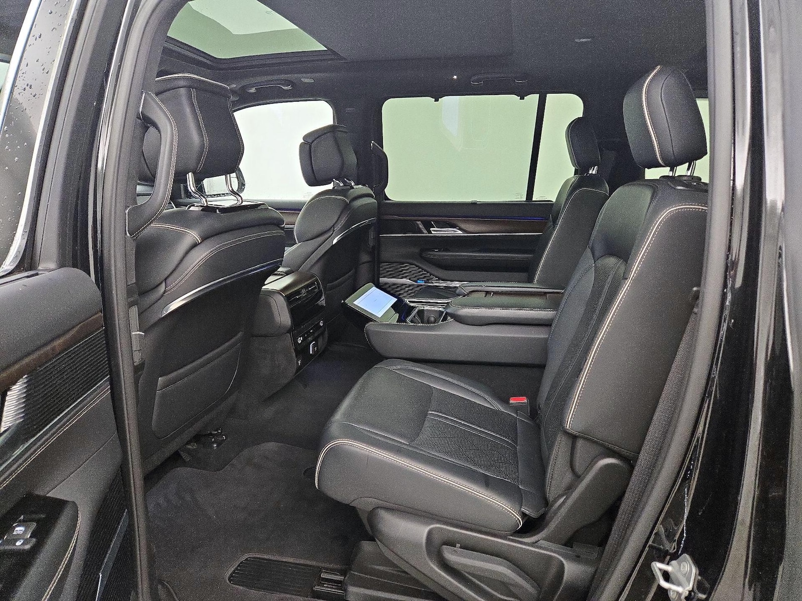 2023 Jeep Grand Wagoneer Series II - Photo 22
