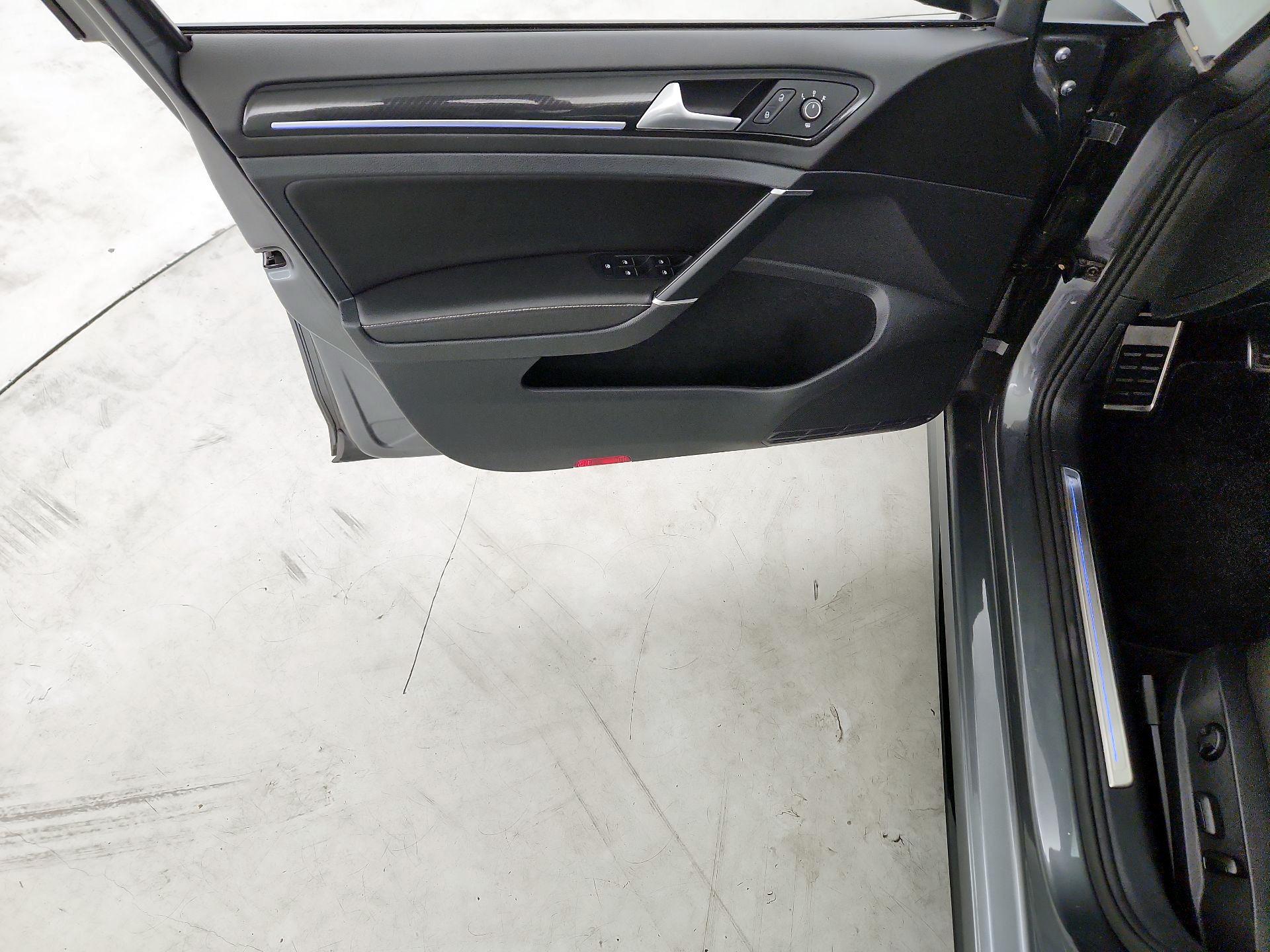 Thumbnail: 2018 Volkswagen Golf - 12