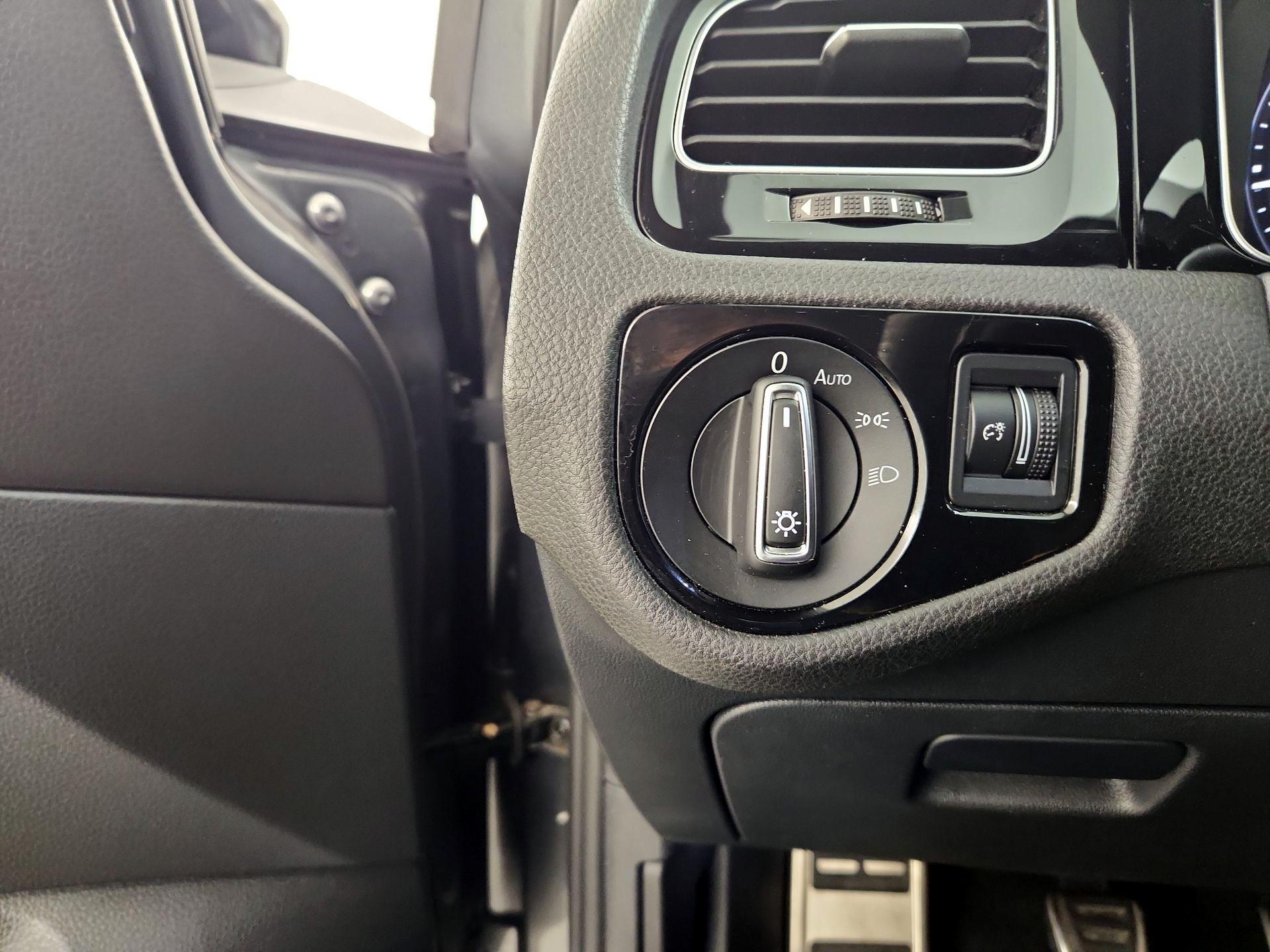 Thumbnail: 2018 Volkswagen Golf - 13