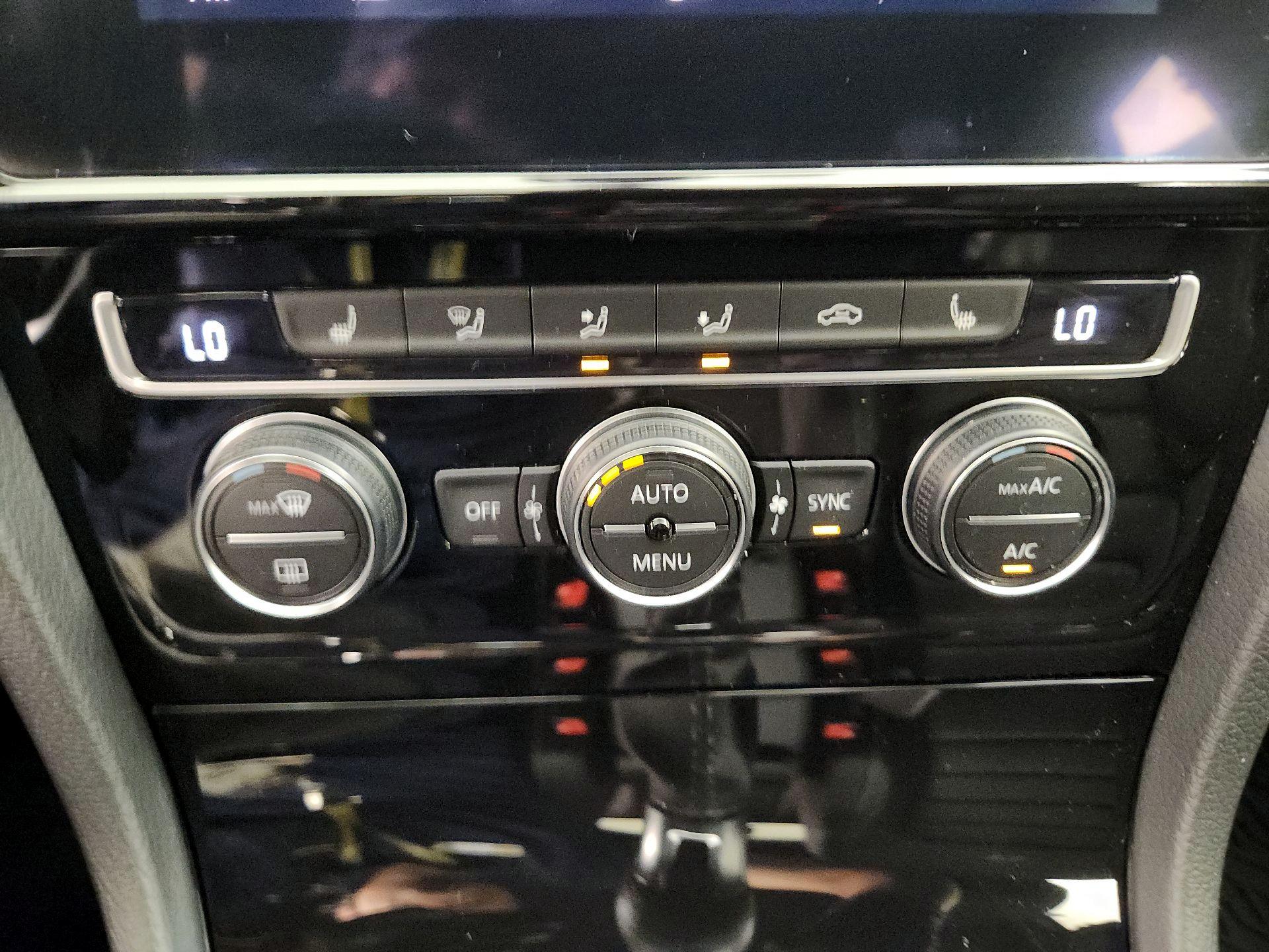 Thumbnail: 2018 Volkswagen Golf - 17