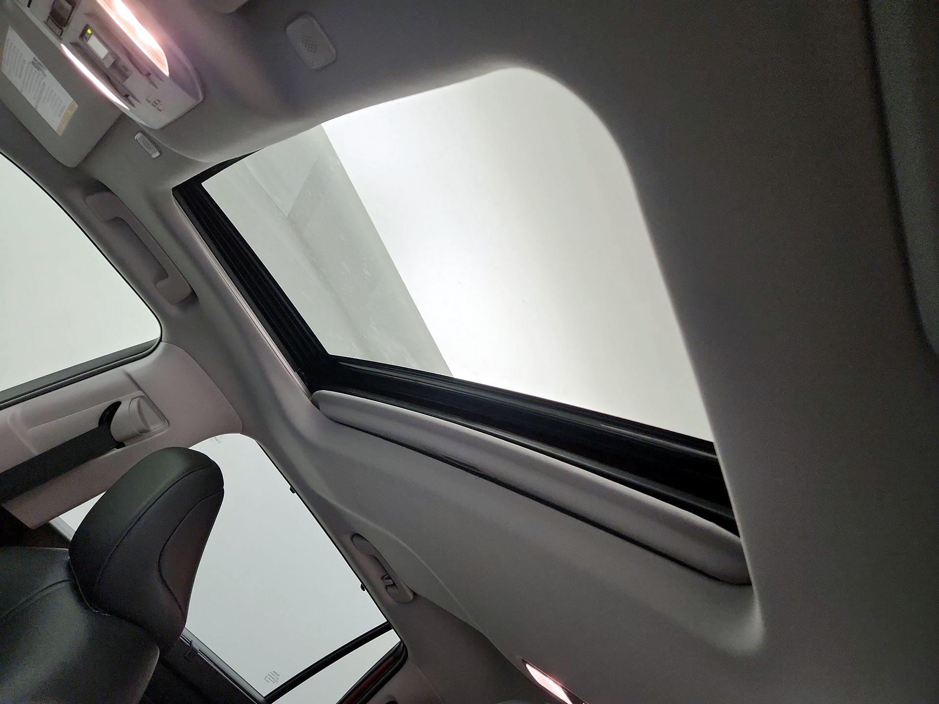 Thumbnail: 2023 Toyota Highlander - 19