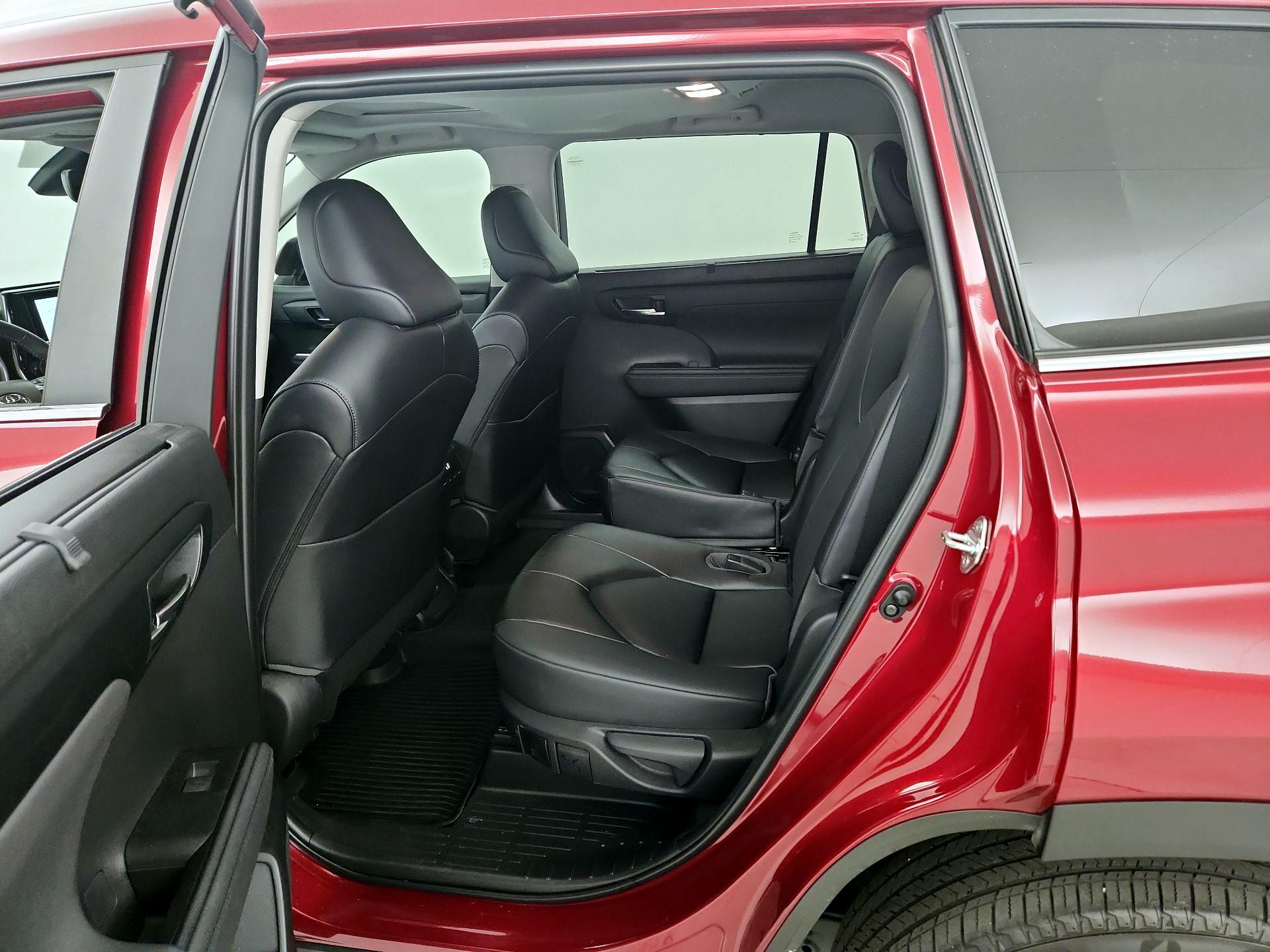 Thumbnail: 2023 Toyota Highlander - 20