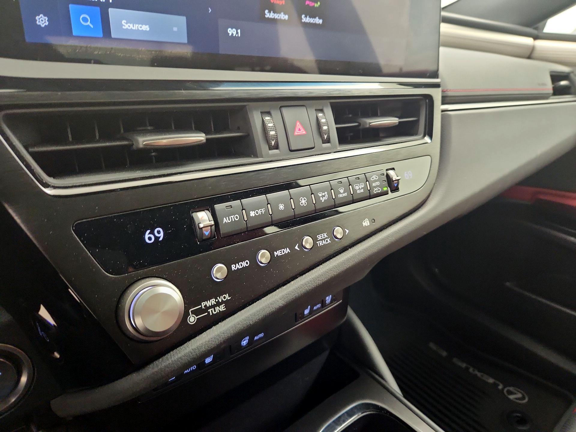 Thumbnail: 2023 Lexus ES - 16