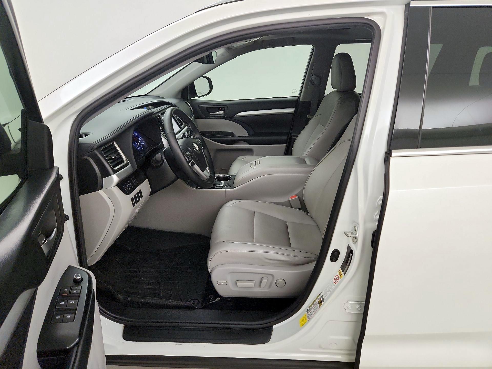 Thumbnail: 2019 Toyota Highlander - 11