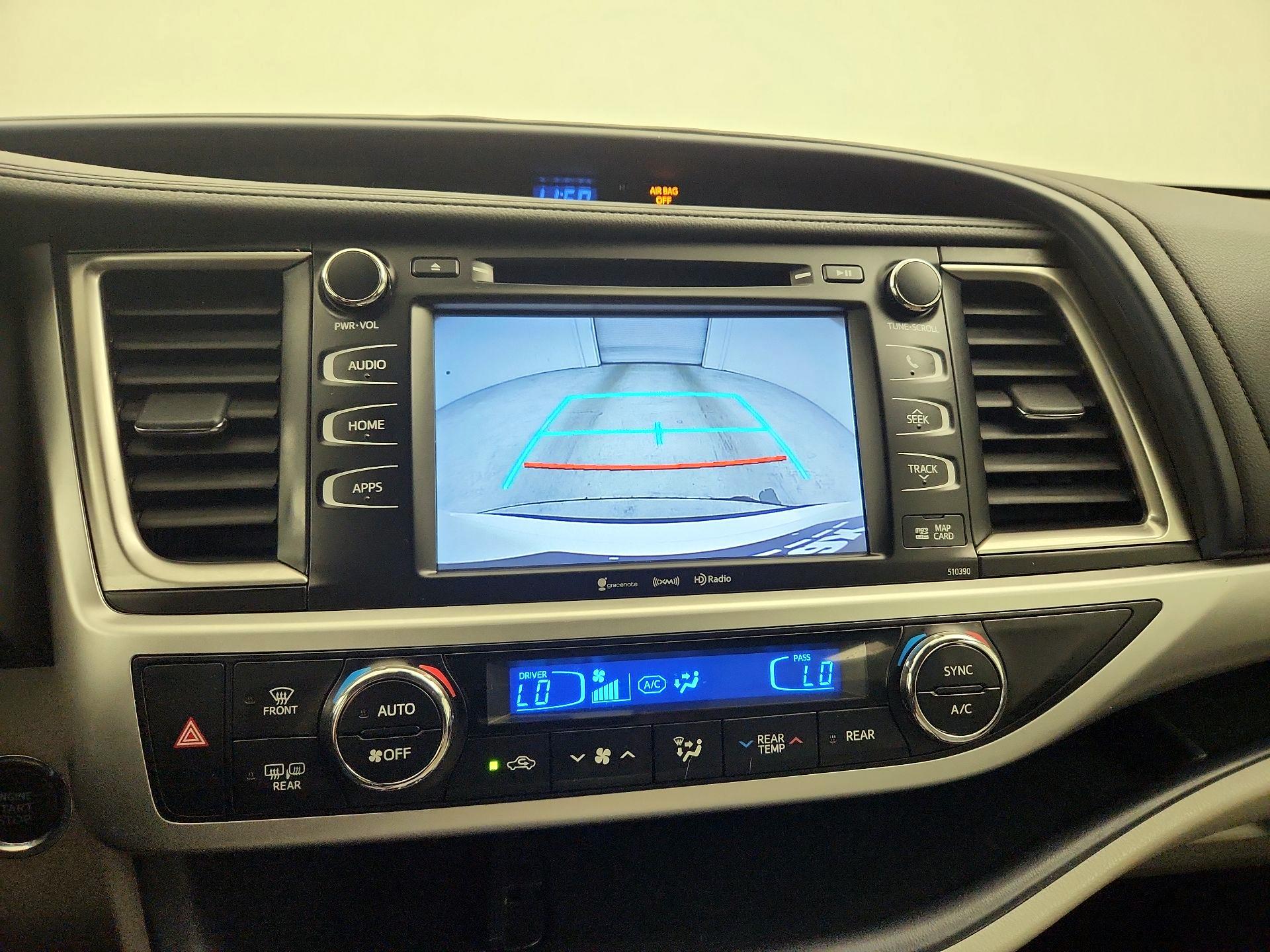 Thumbnail: 2019 Toyota Highlander - 15