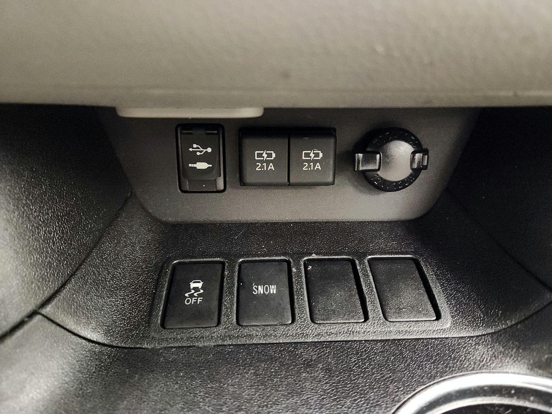 Thumbnail: 2019 Toyota Highlander - 19