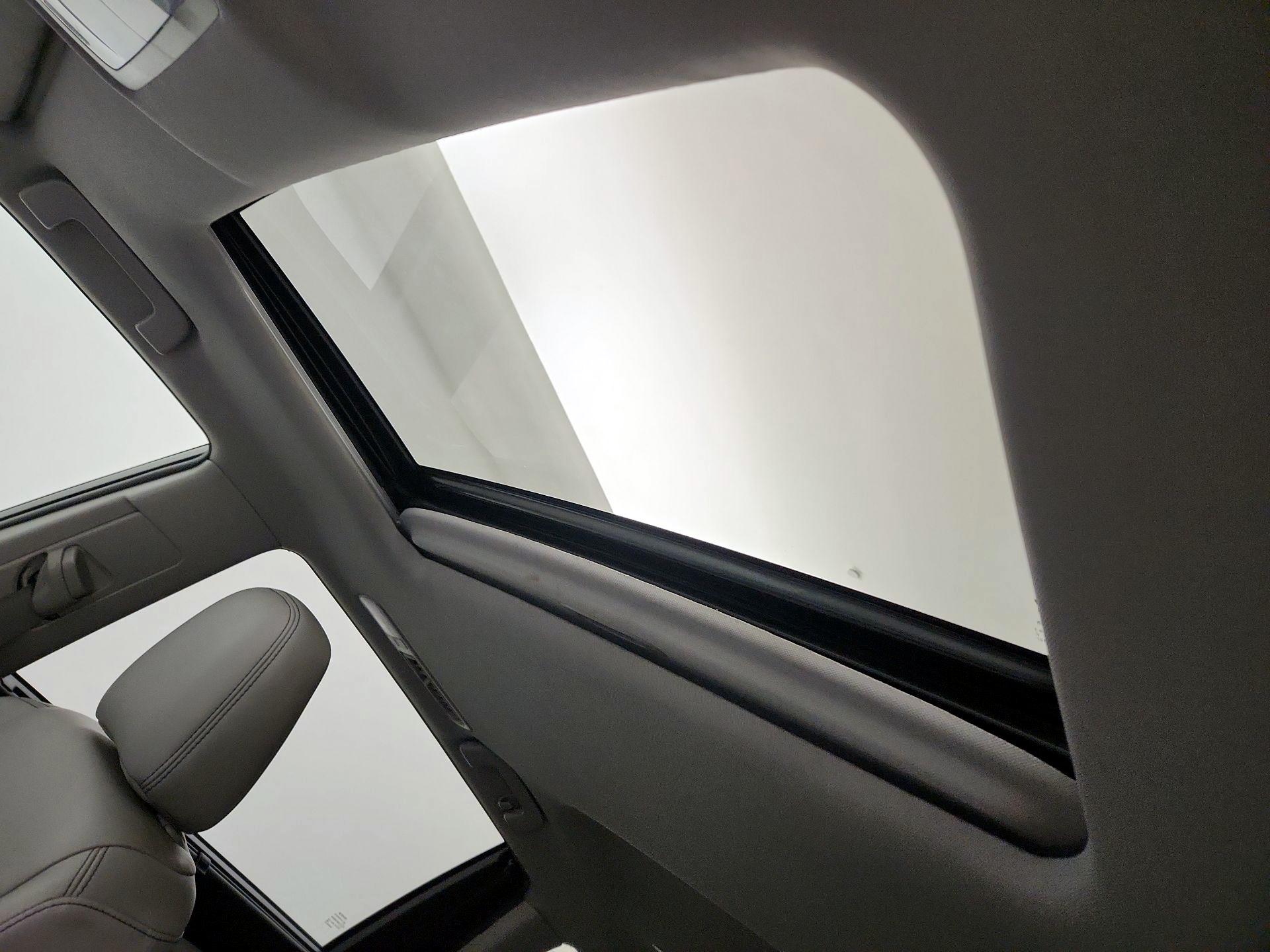 Thumbnail: 2019 Toyota Highlander - 20