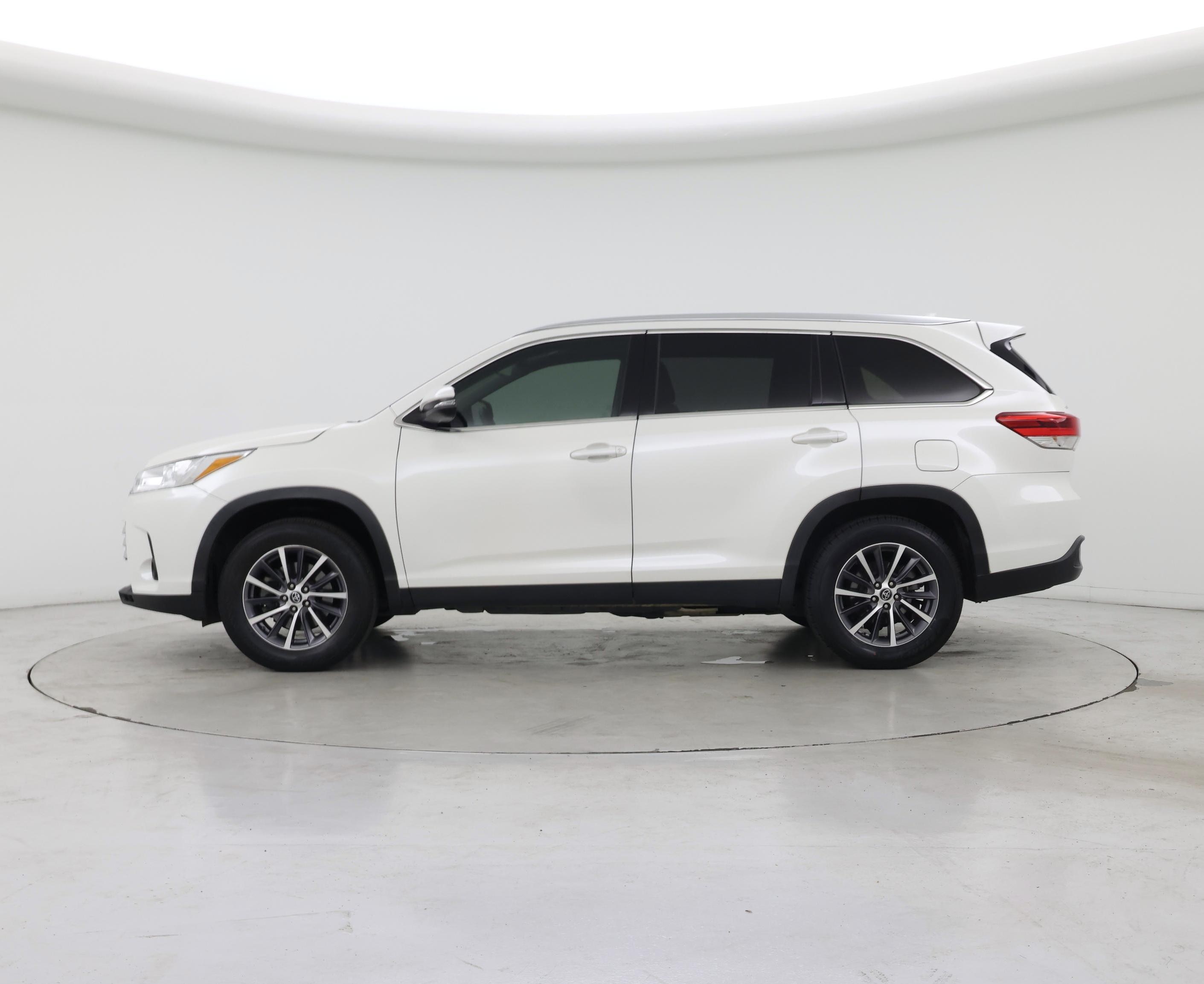 Thumbnail: 2019 Toyota Highlander - 3