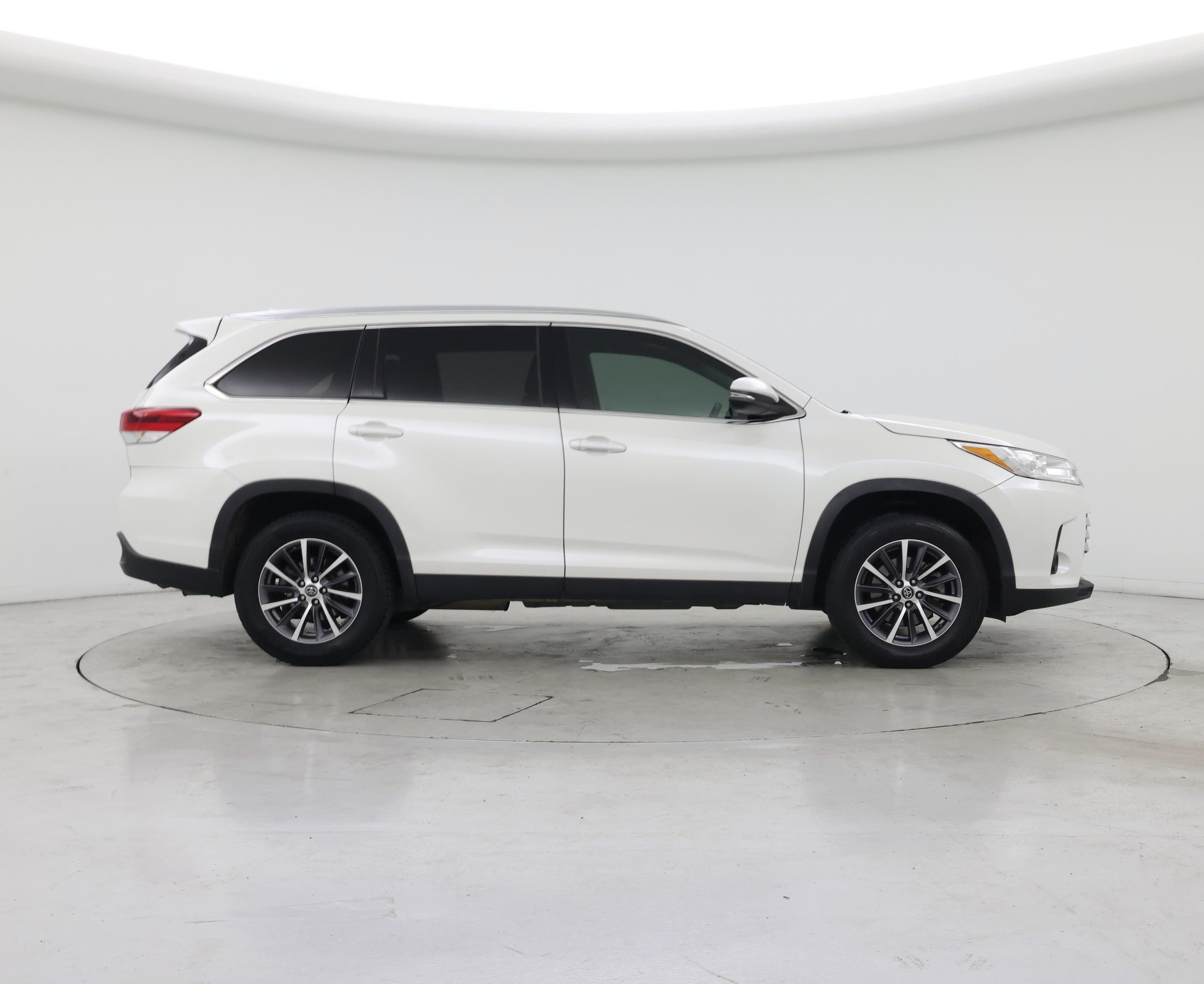 Thumbnail: 2019 Toyota Highlander - 7