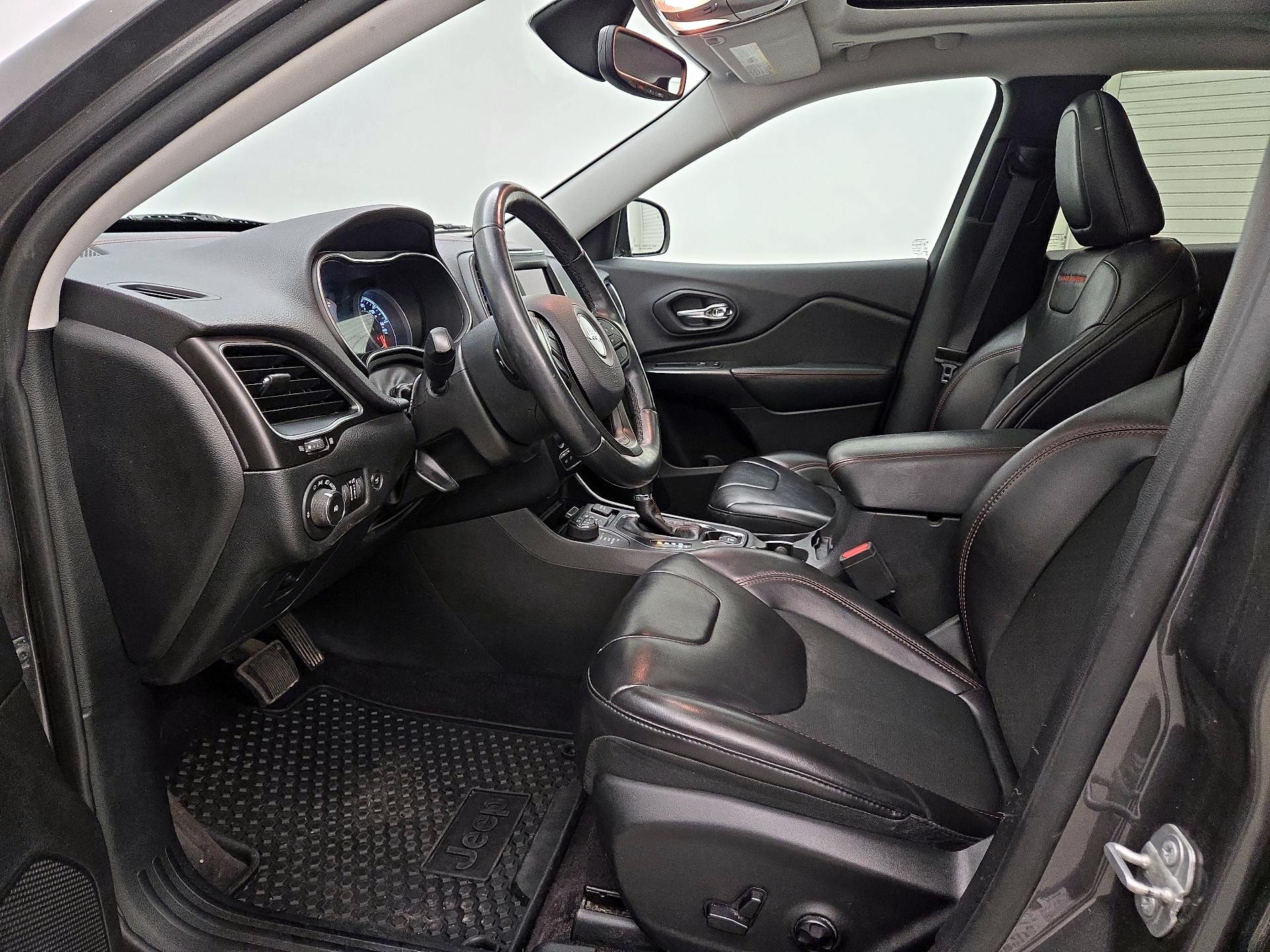 Thumbnail: 2019 Jeep Cherokee - 11