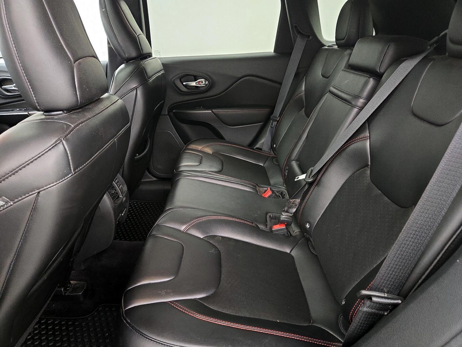 Thumbnail: 2019 Jeep Cherokee - 20