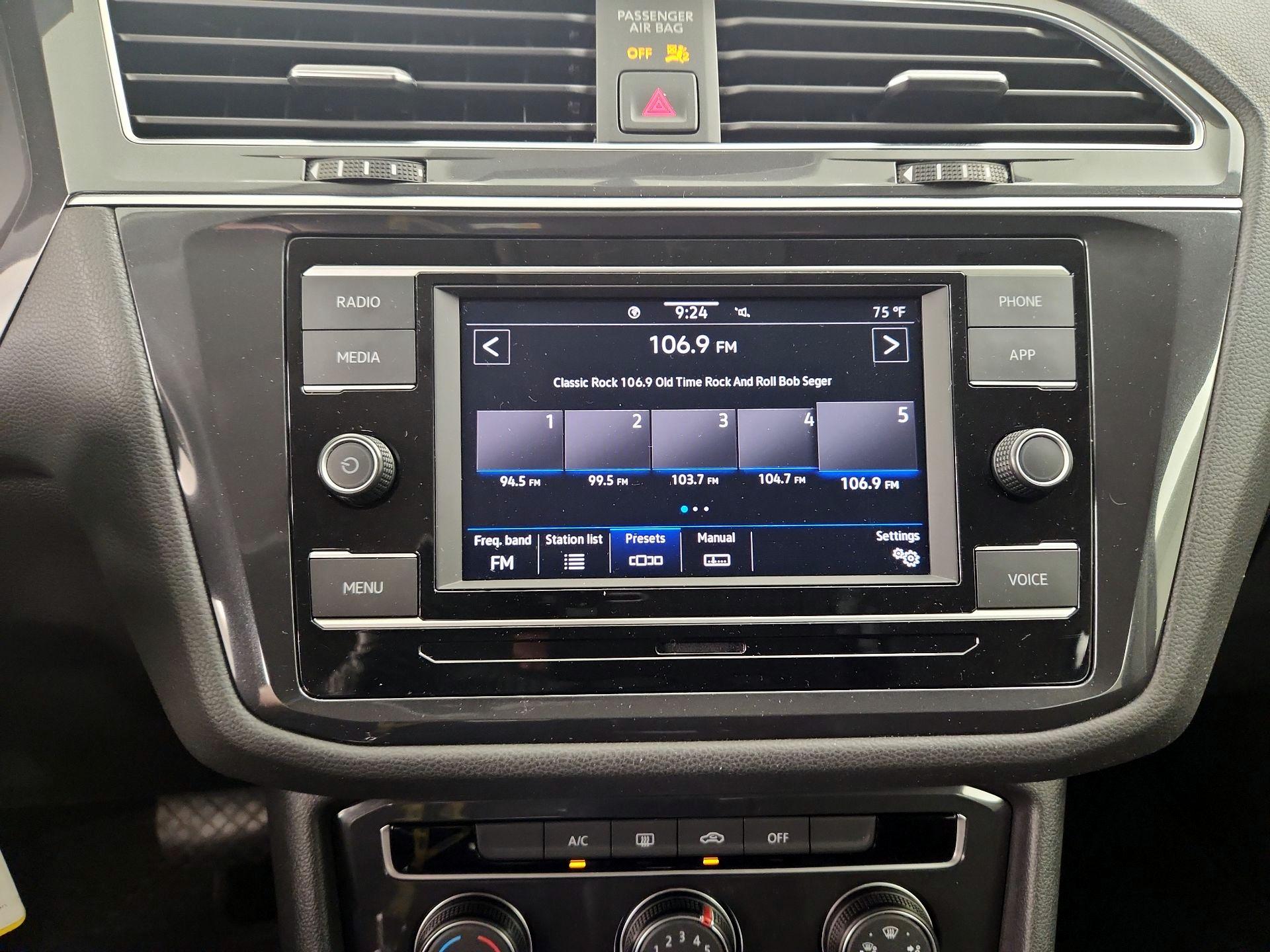 Thumbnail: 2021 Volkswagen Tiguan - 15