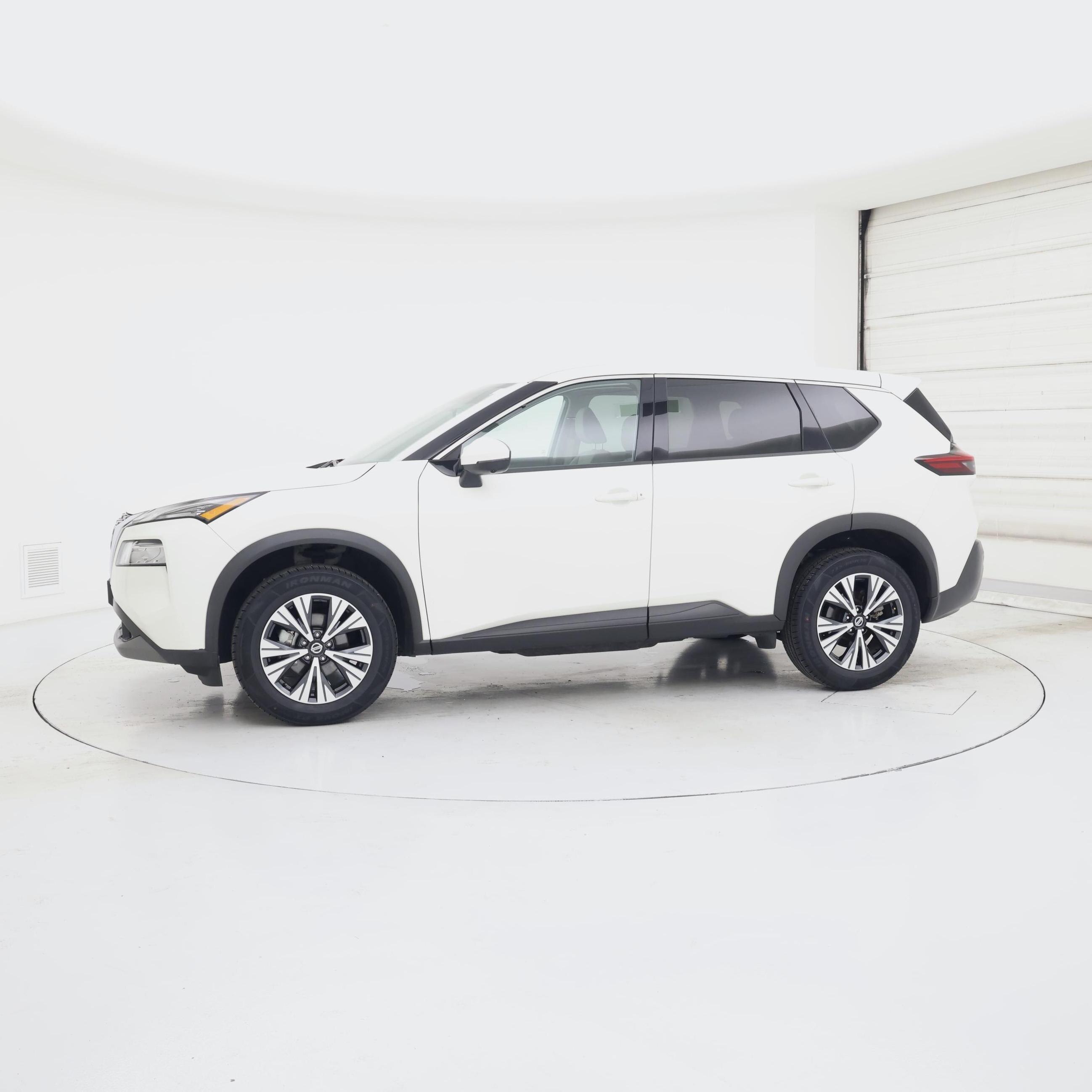 Thumbnail: 2021 Nissan Rogue - 3