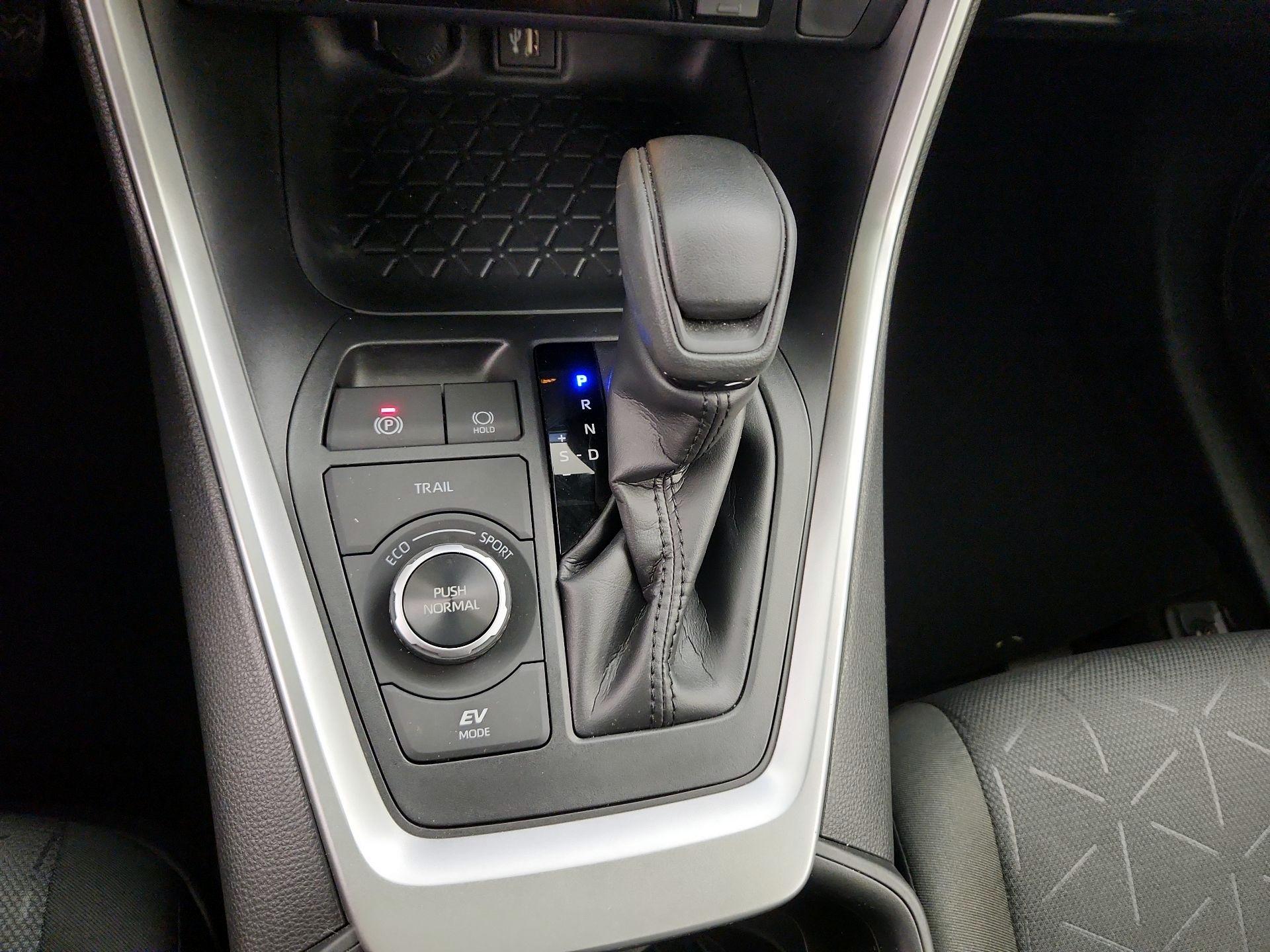 Thumbnail: 2024 Toyota RAV4 - 17