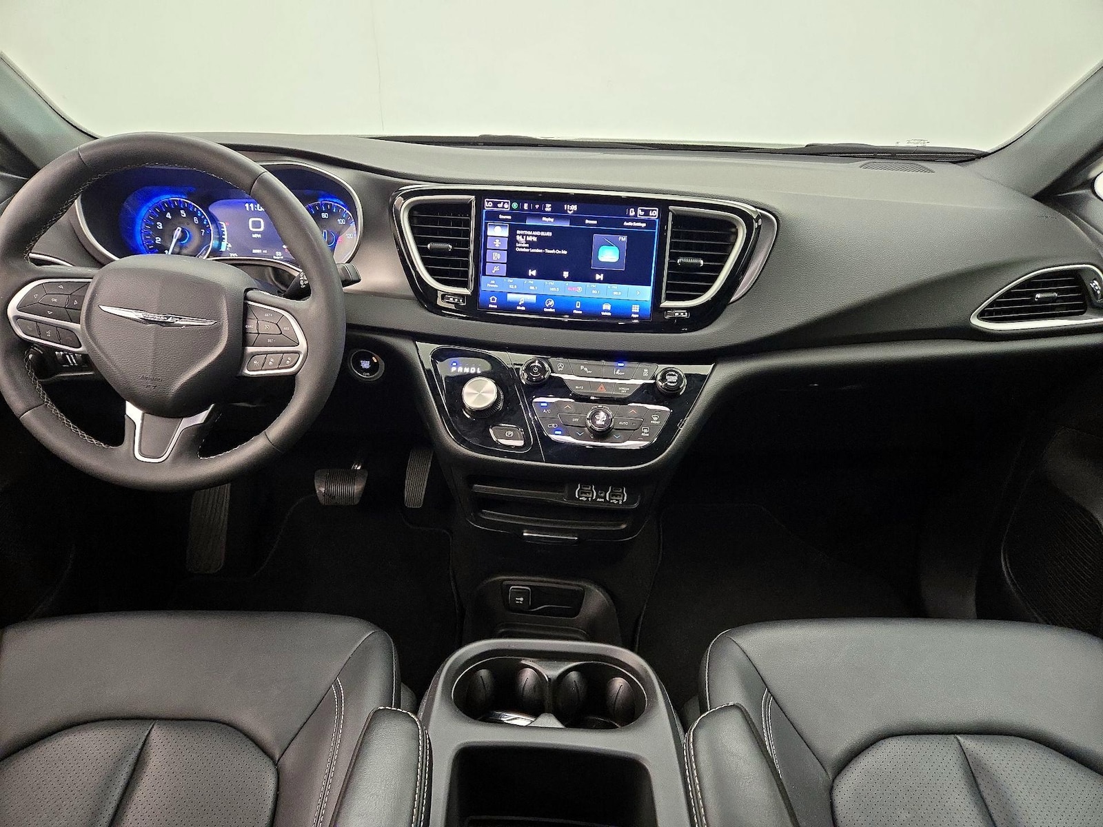 2025 Chrysler Pacifica Select - Photo 10
