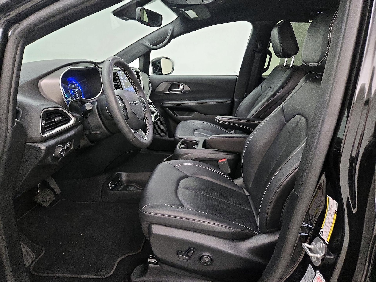2025 Chrysler Pacifica Select - Photo 12