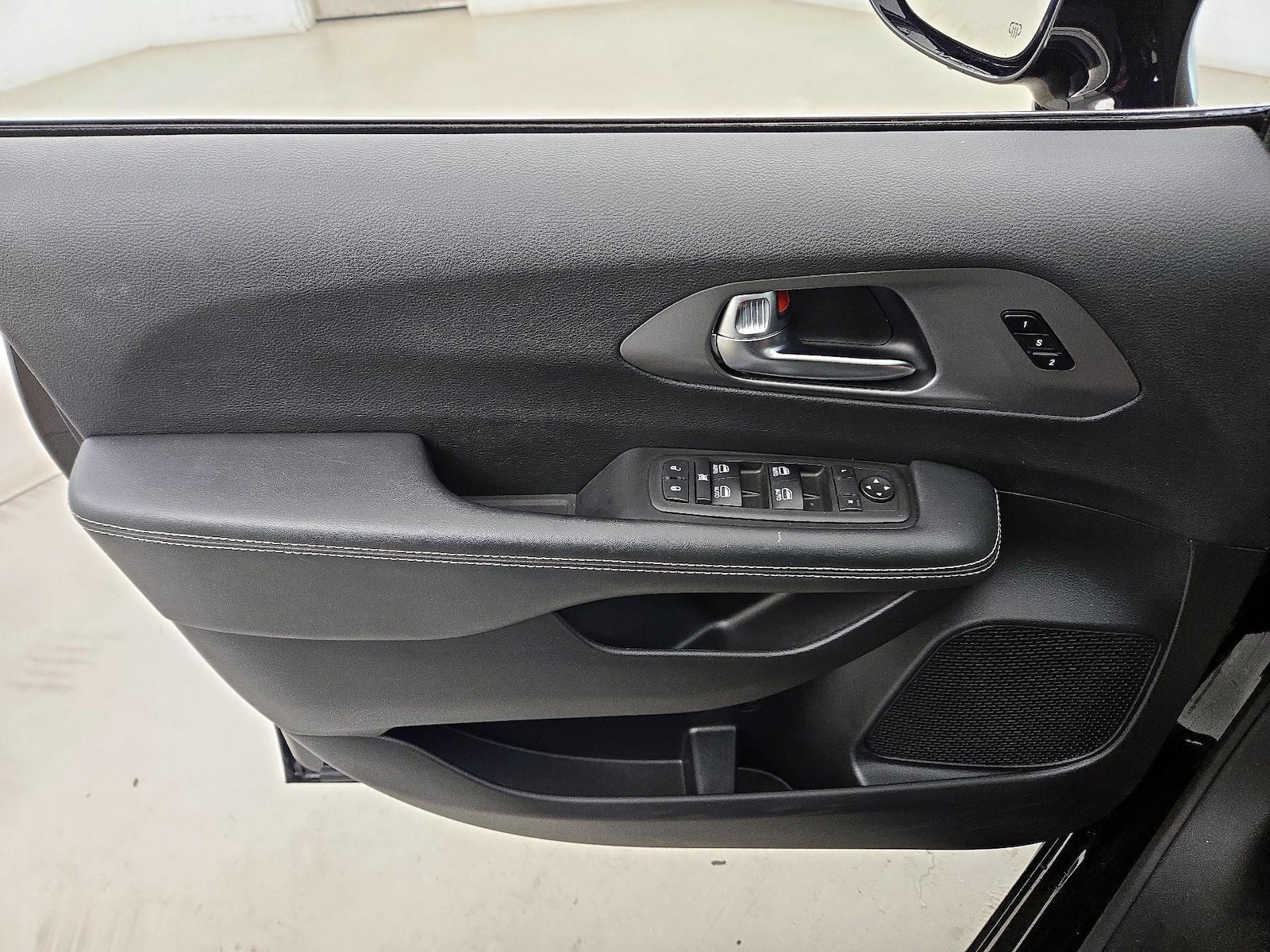 2025 Chrysler Pacifica Select - Photo 13