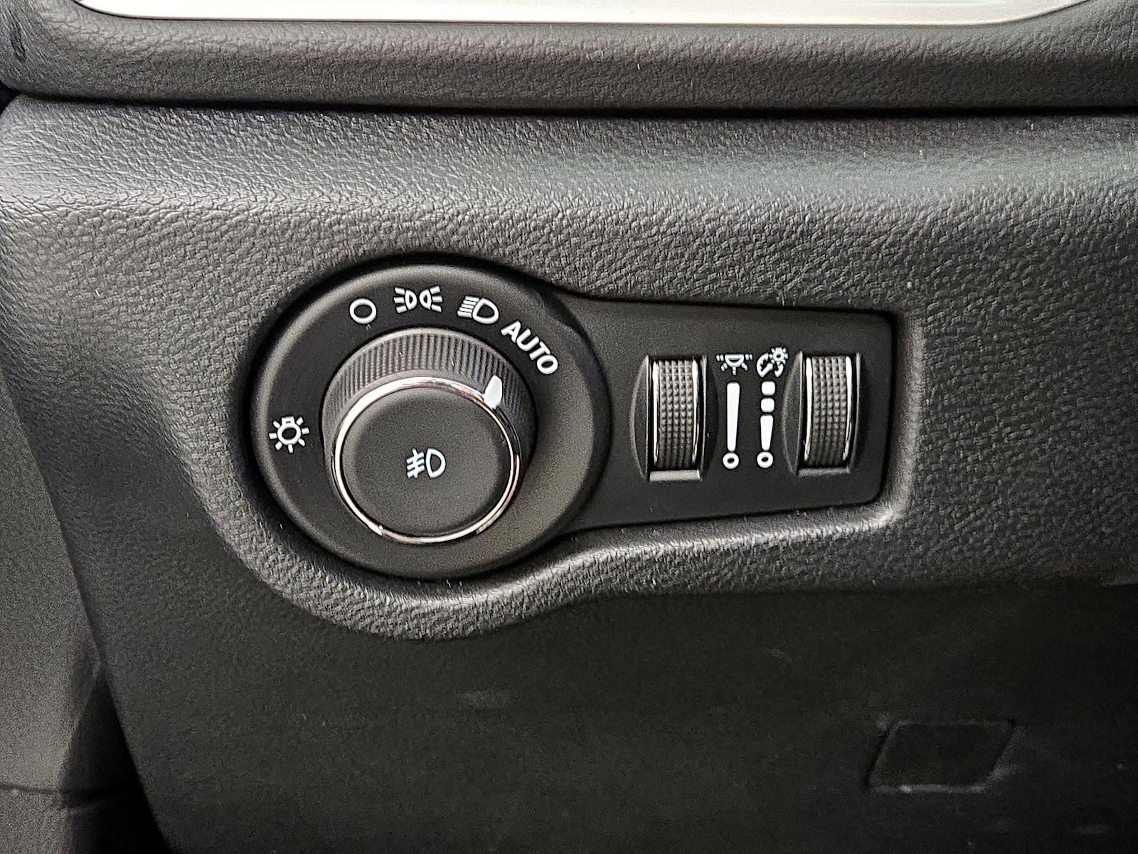 2025 Chrysler Pacifica Select - Photo 14