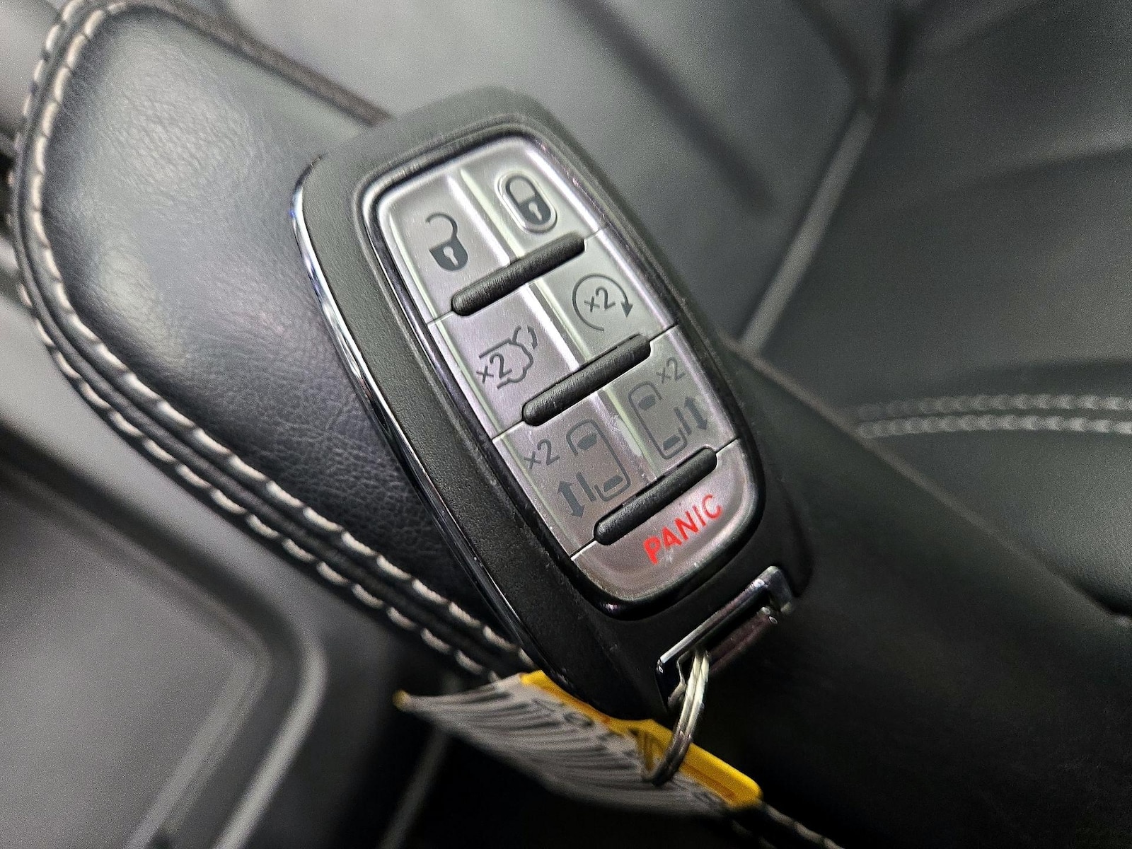 2025 Chrysler Pacifica Select - Photo 23