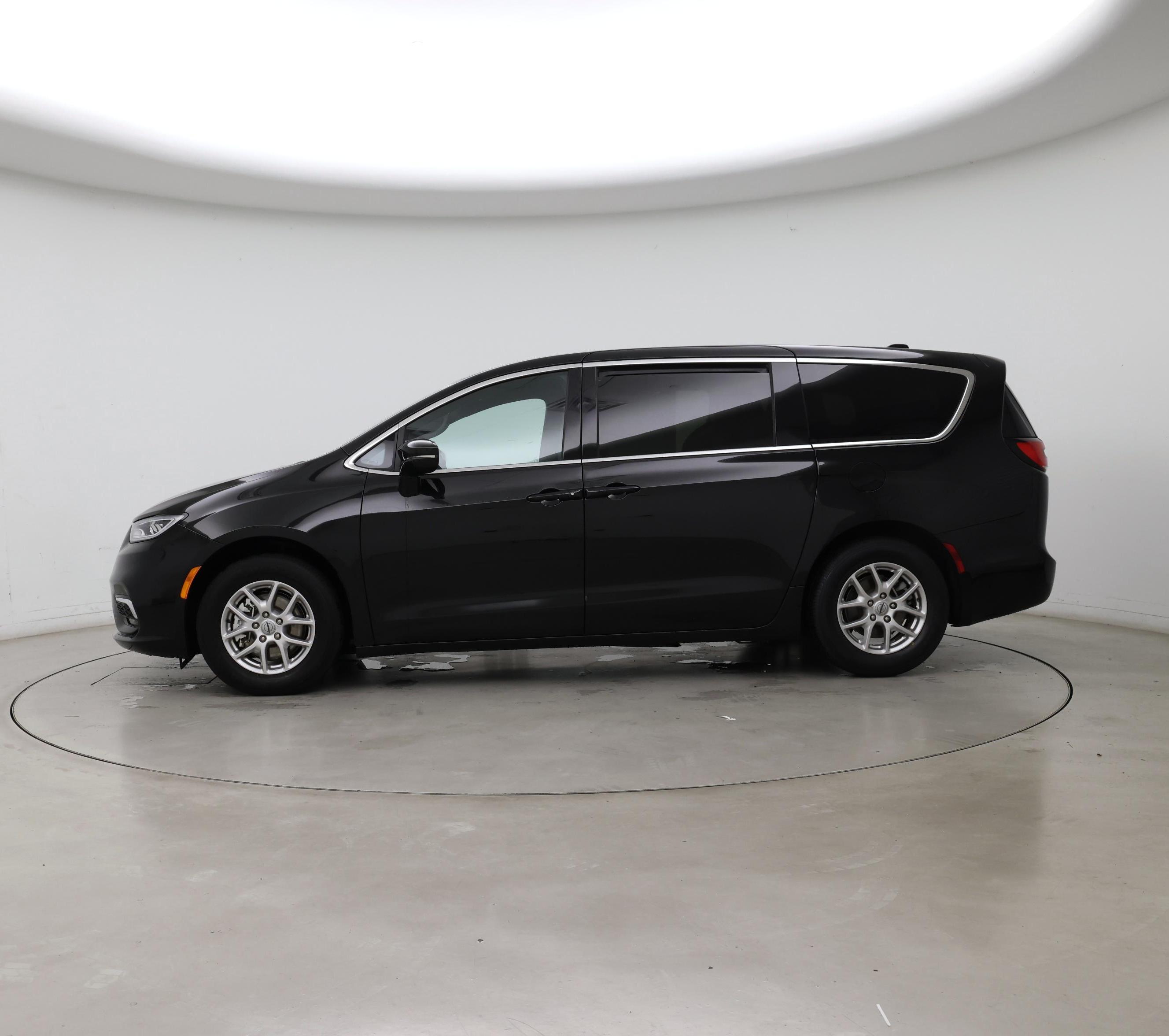 Thumbnail: 2025 Chrysler Pacifica - 3