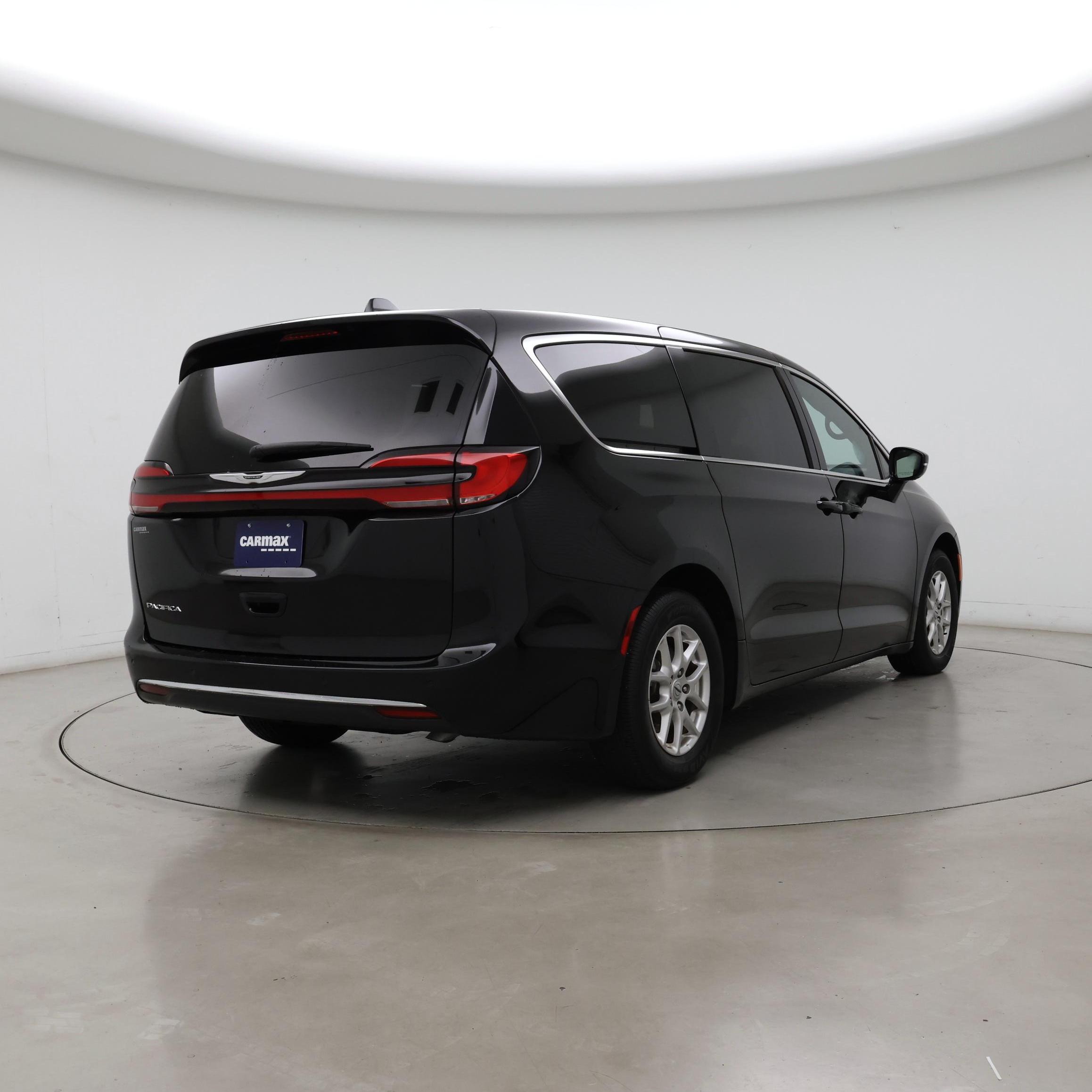 Thumbnail: 2025 Chrysler Pacifica - 8