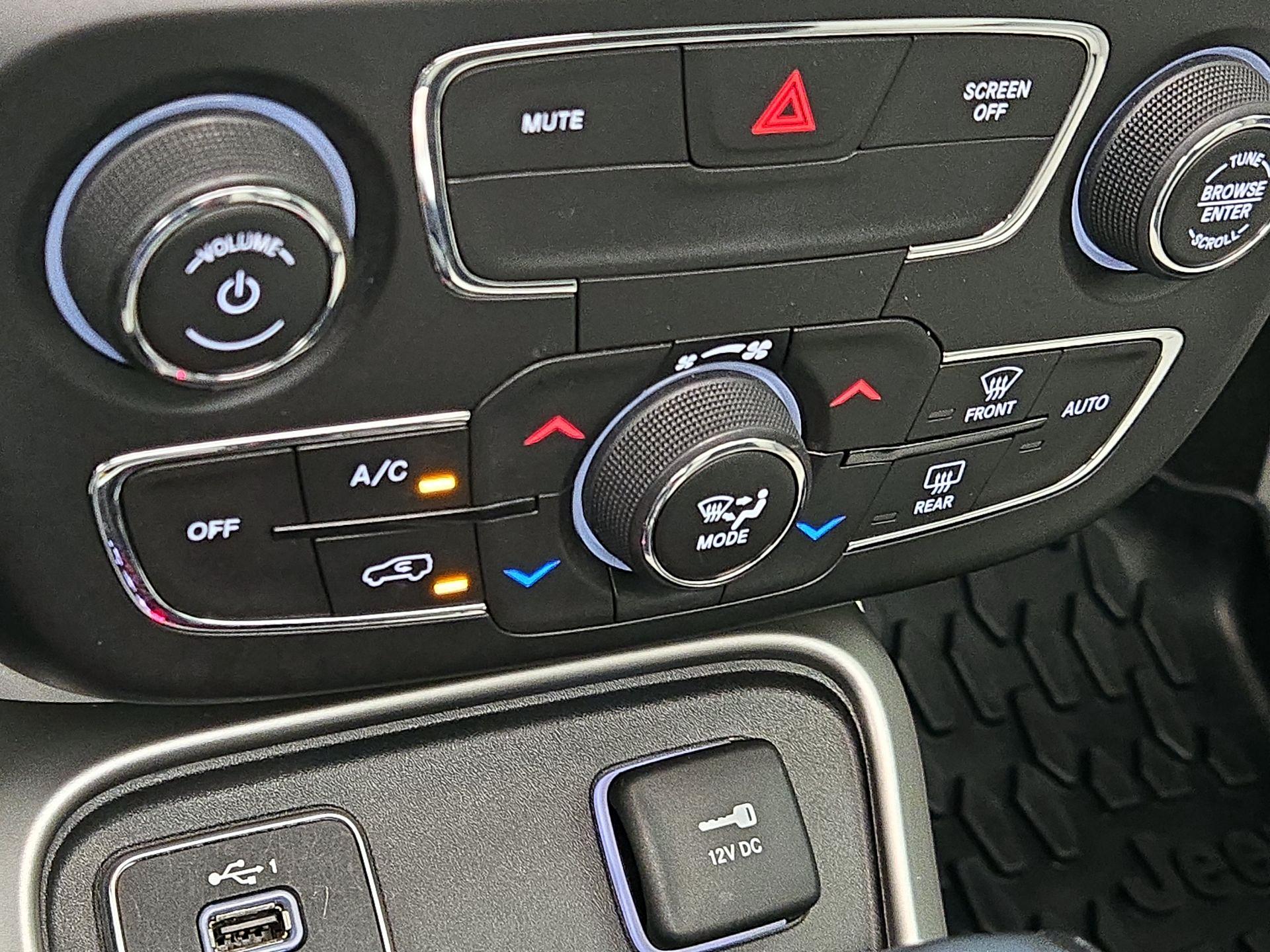 Thumbnail: 2021 Jeep Compass - 16
