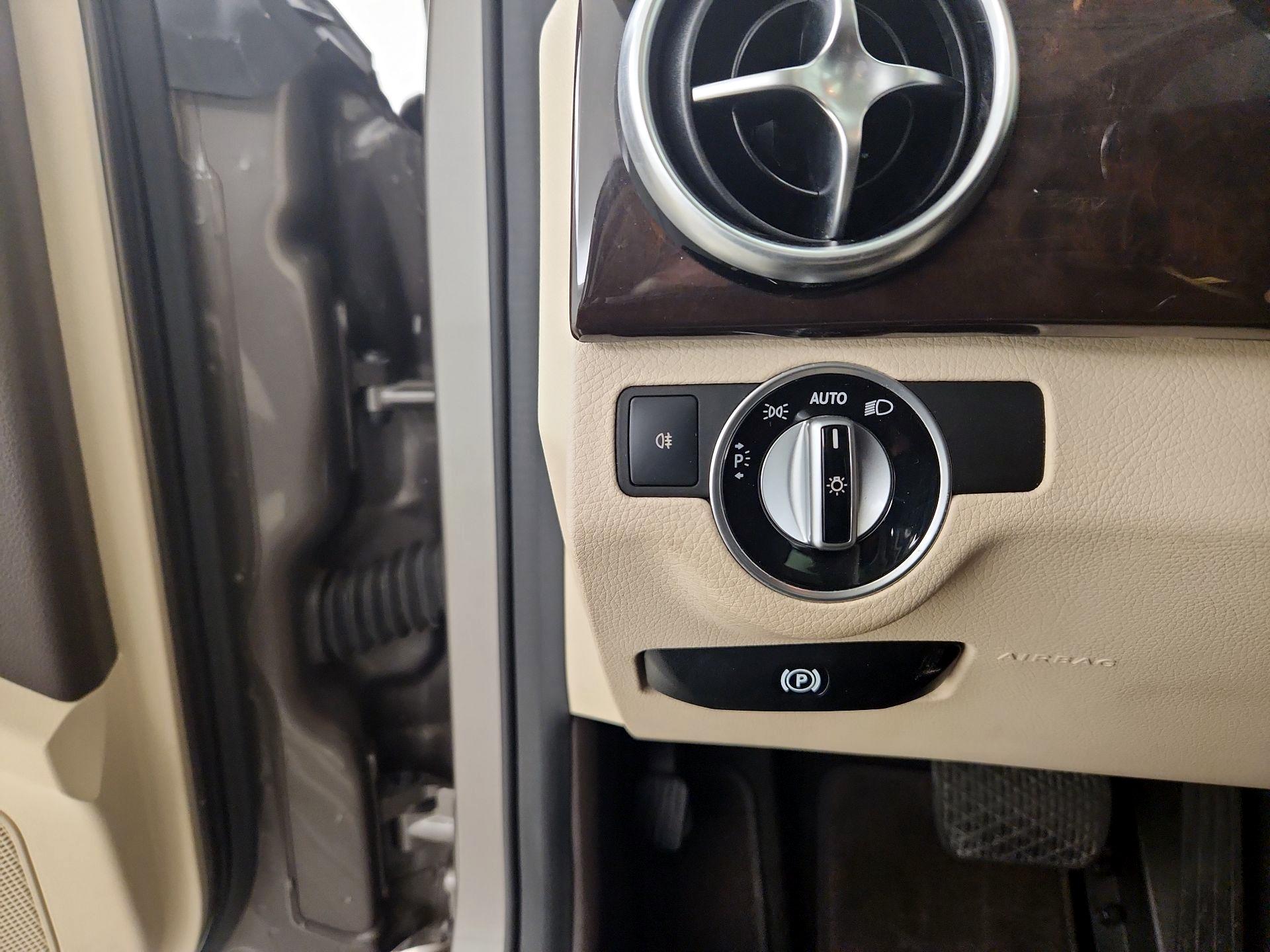 Thumbnail: 2015 Mercedes-Benz GLK - 13