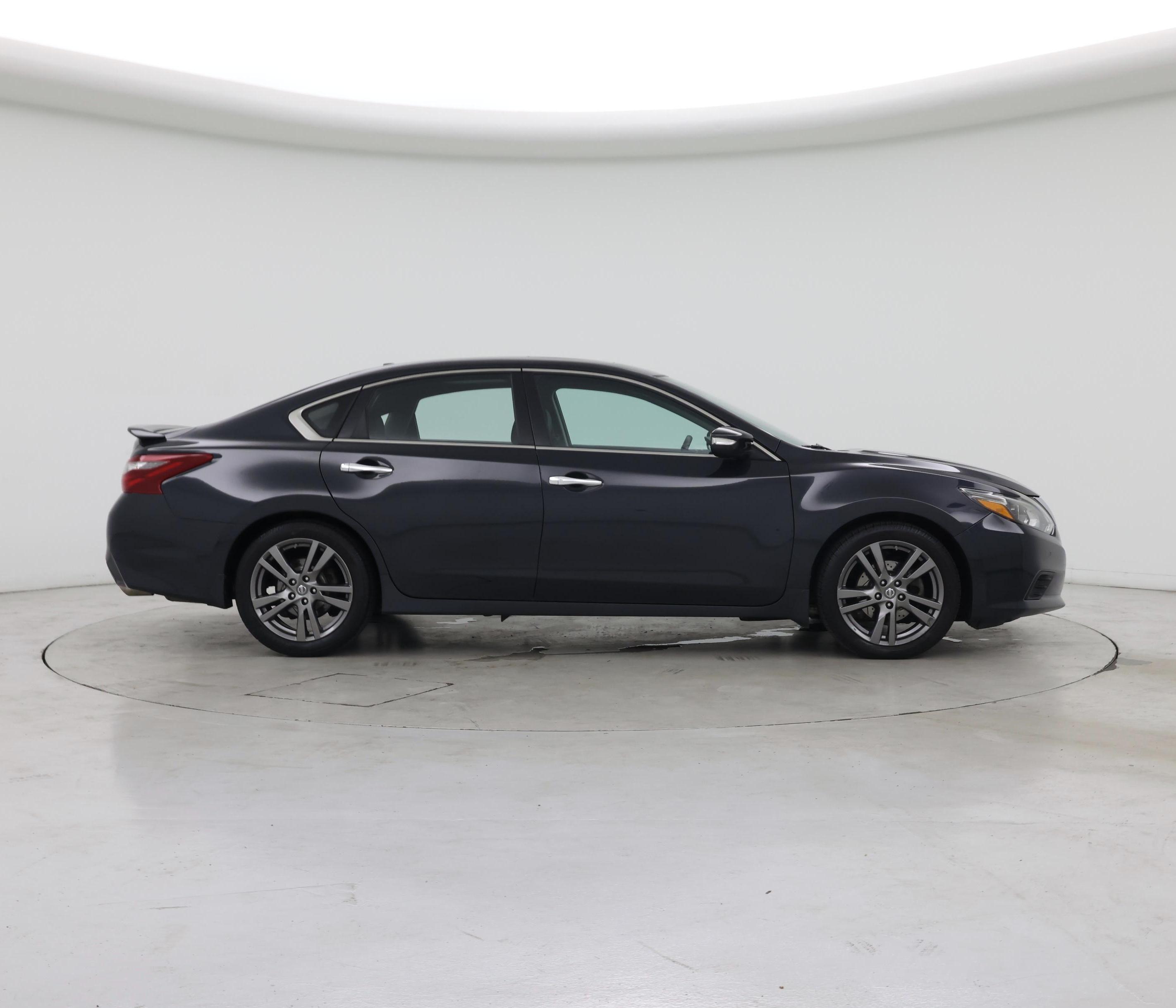 Thumbnail: 2018 Nissan Altima - 7