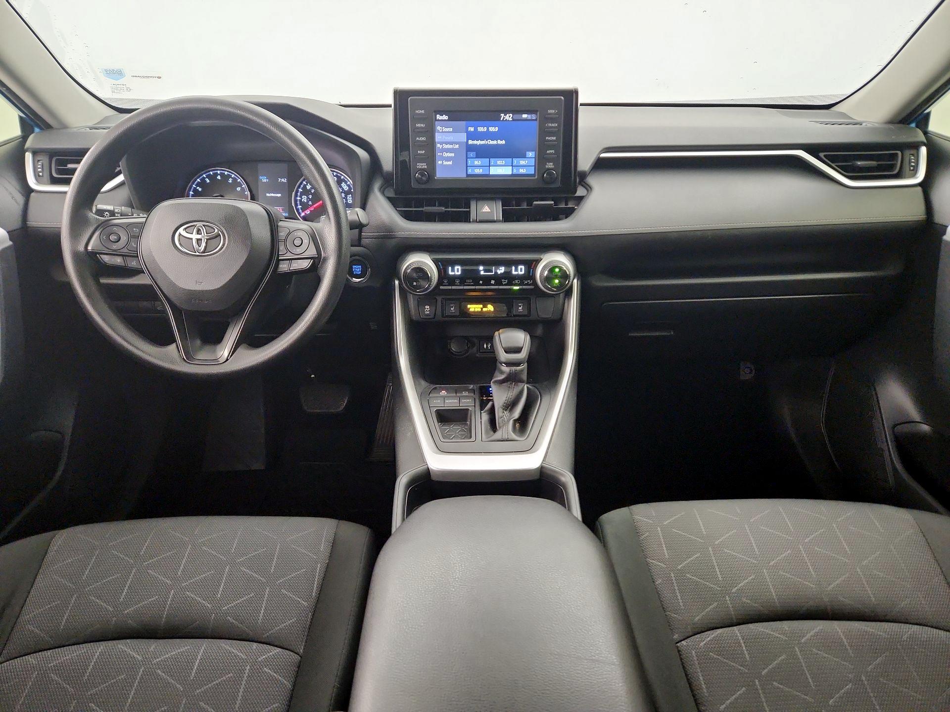 Thumbnail: 2019 Toyota RAV4 - 9