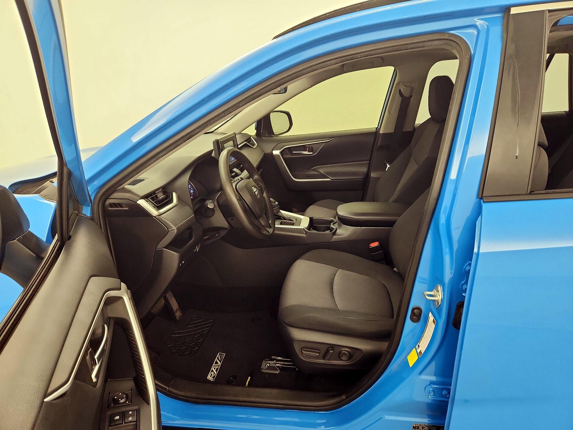 Thumbnail: 2019 Toyota RAV4 - 11
