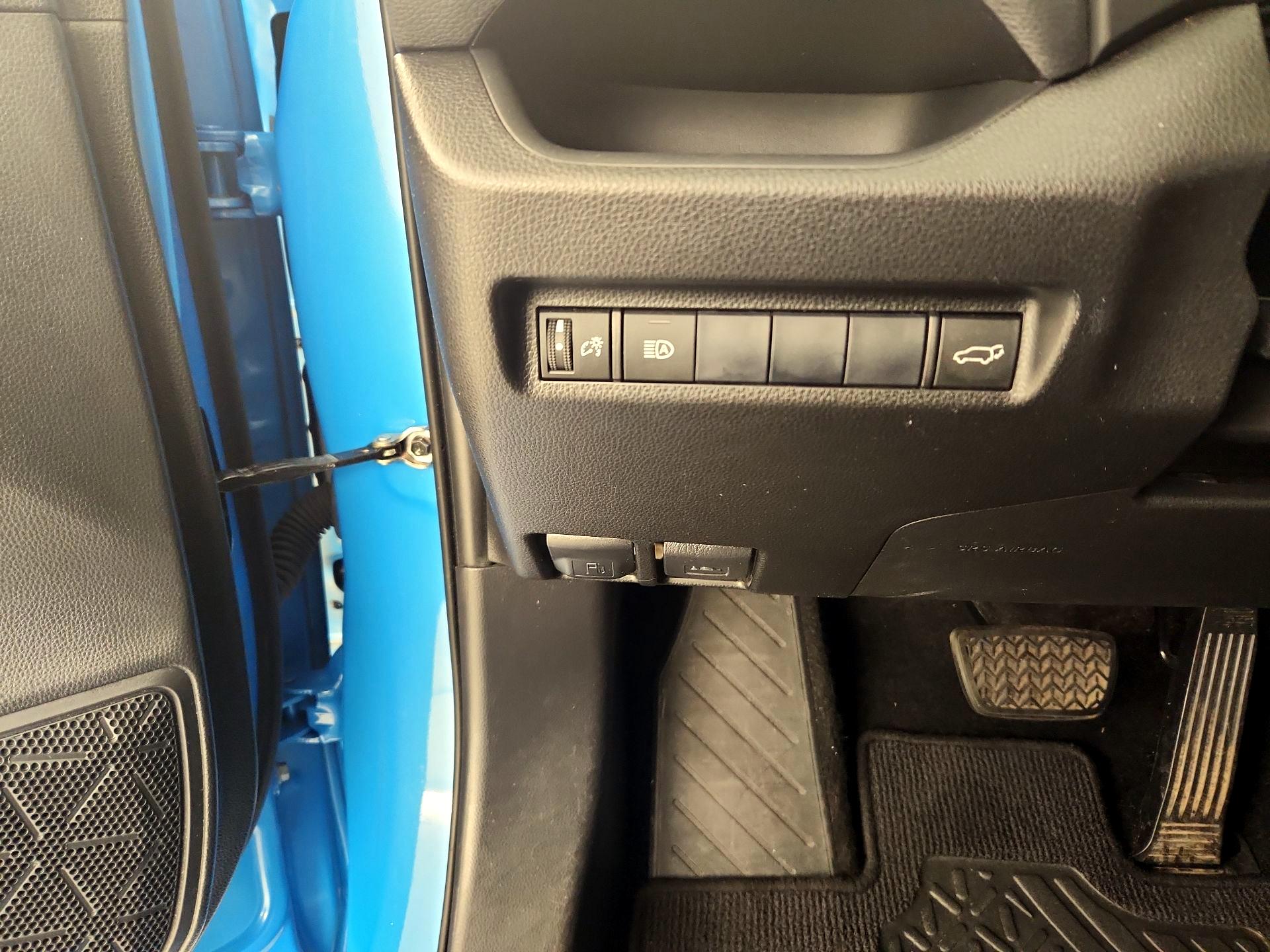 Thumbnail: 2019 Toyota RAV4 - 13