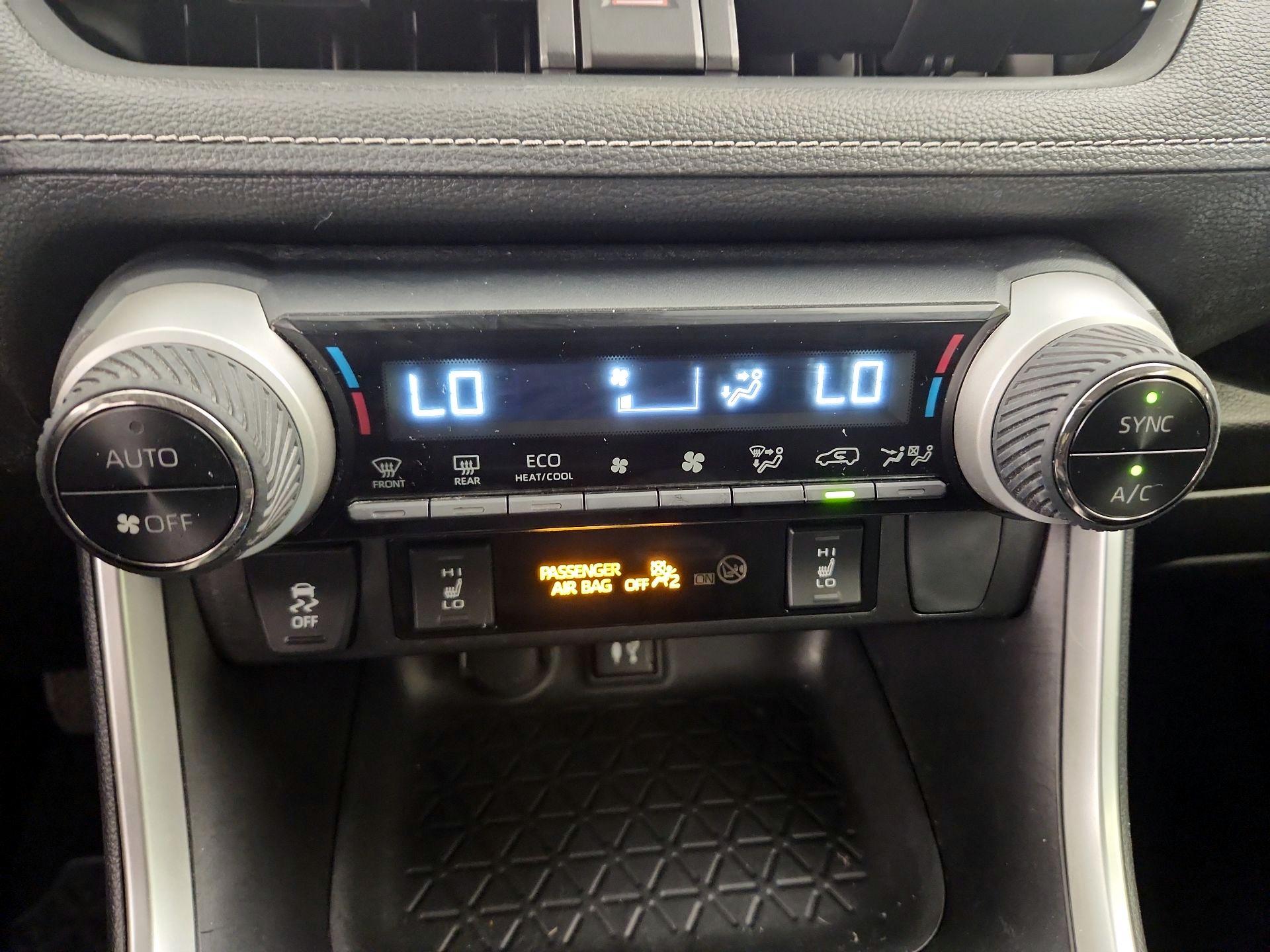 Thumbnail: 2019 Toyota RAV4 - 16